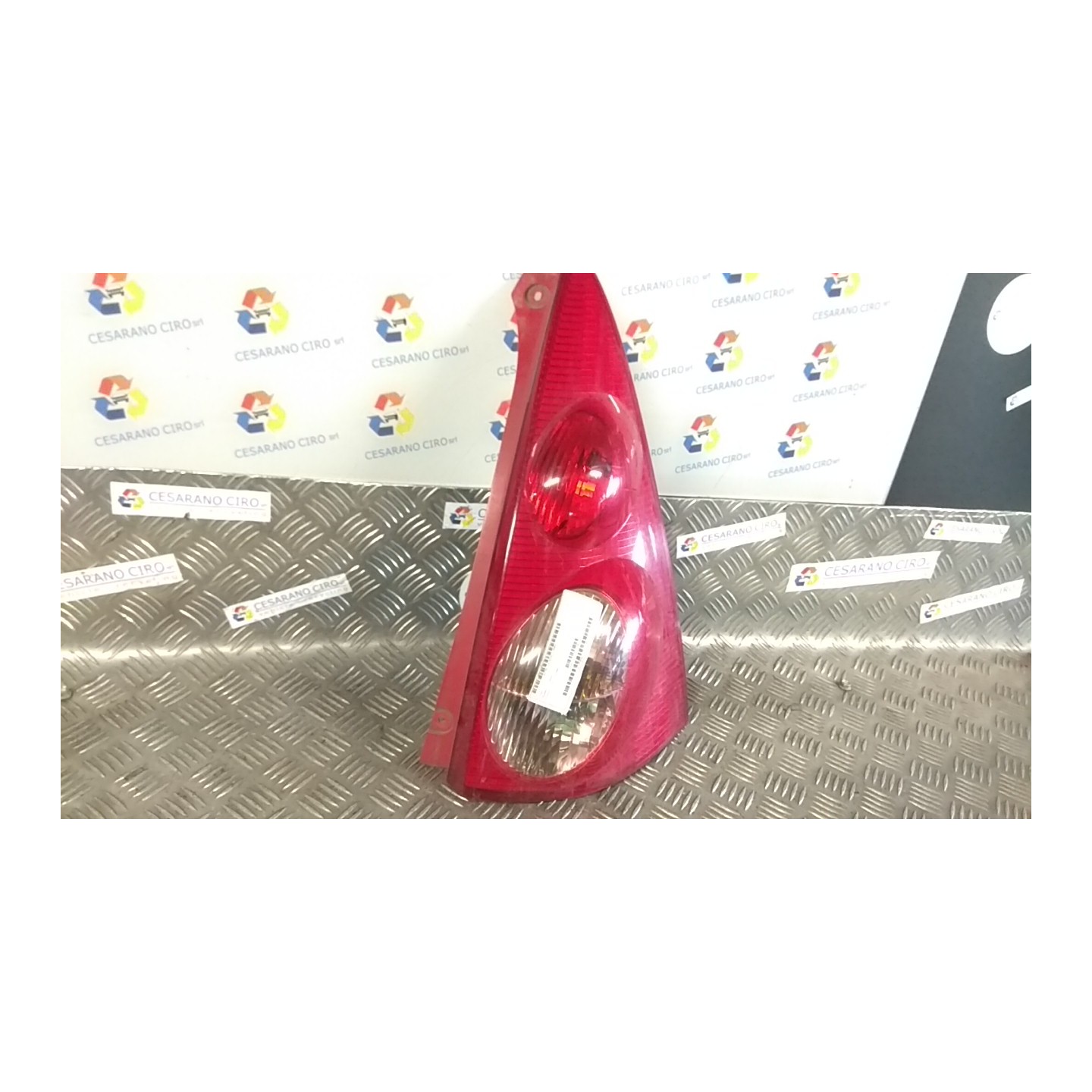 FANALE POST. DX. 041 PEUGEOT 107 (06/05-) 1KR 6351X6