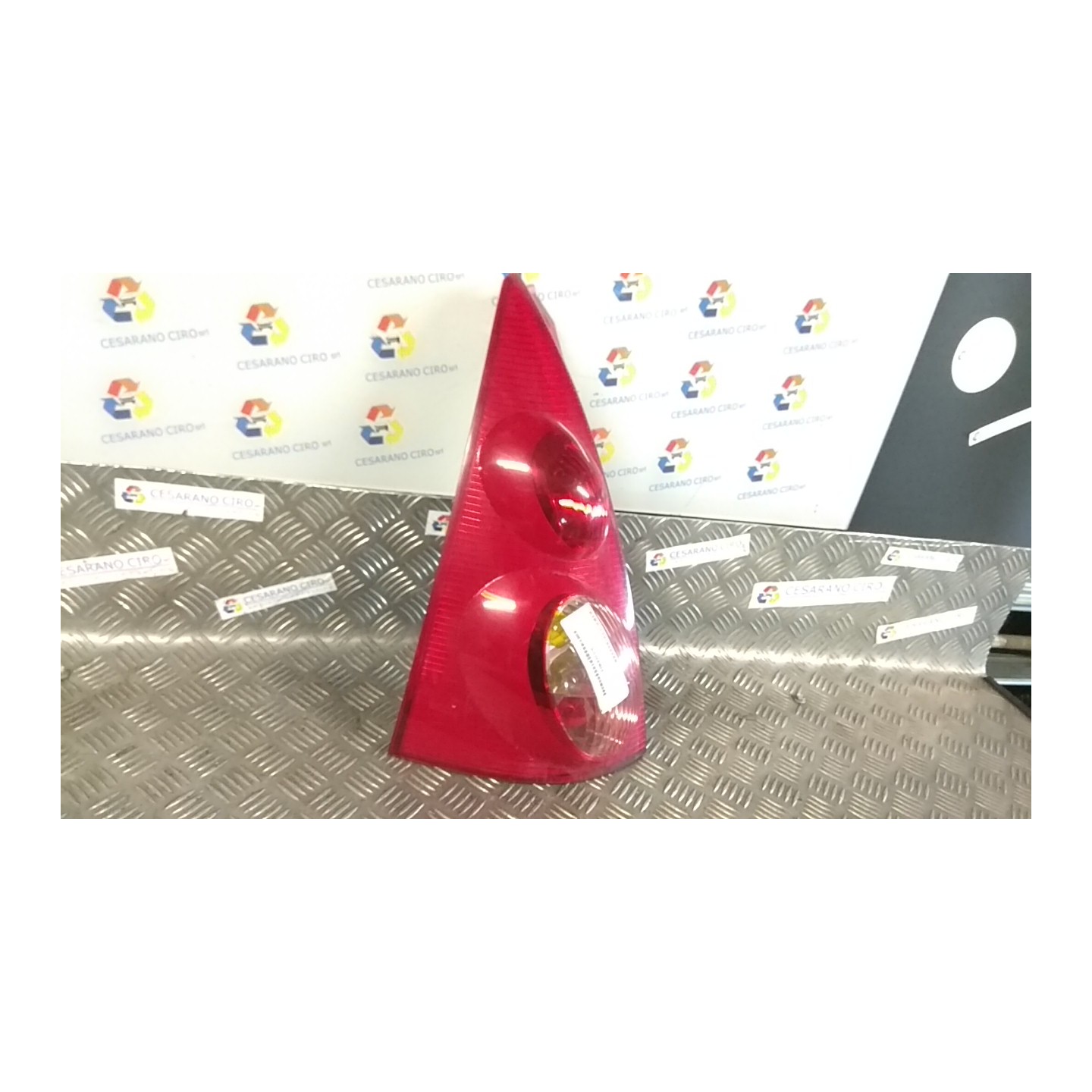 FANALE POST. SX. 042 PEUGEOT 107 (06/05-) 1KR 6350X6