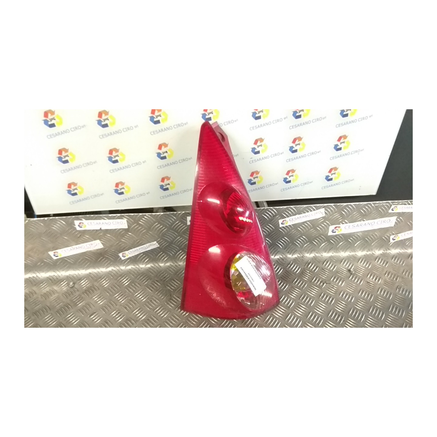 FANALE POST. SX. 042 PEUGEOT 107 (06/05-) 1KR 6350X6
