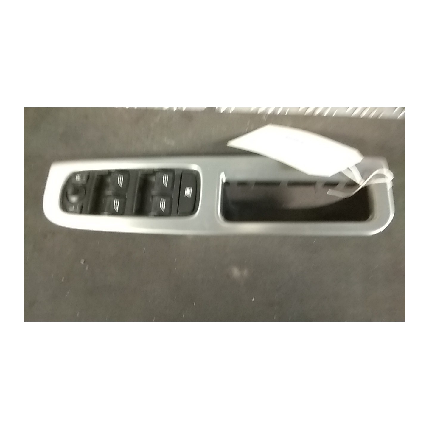 BLOCCO COMANDI ALZACRISTALLI E RETROVISORI EST. RETRAIBILE ELETTRONICAMENTE 070 VOLVO V50 (02/04-12/12) D4204T 30795082