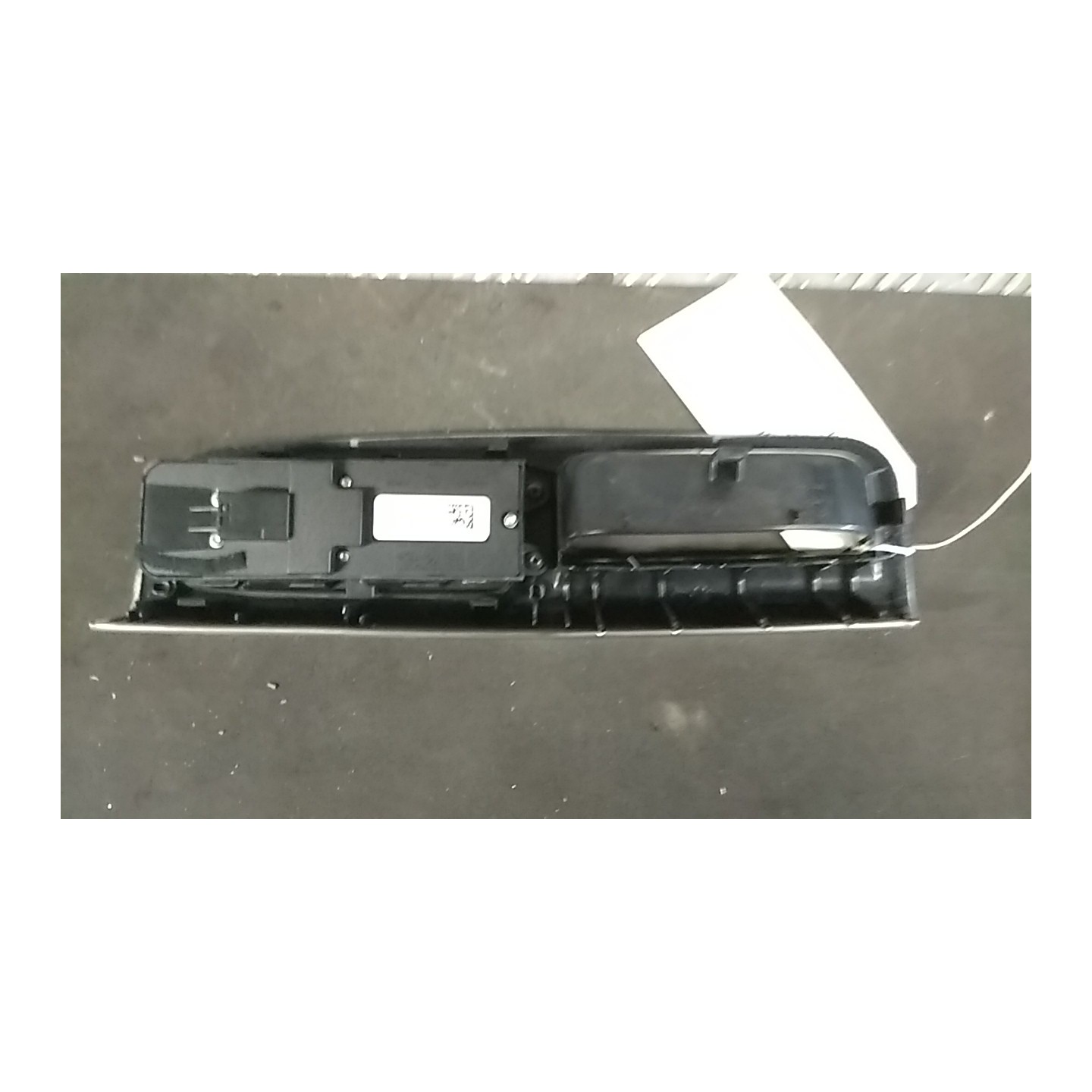 BLOCCO COMANDI ALZACRISTALLI E RETROVISORI EST. RETRAIBILE ELETTRONICAMENTE 070 VOLVO V50 (02/04-12/12) D4204T 30795082
