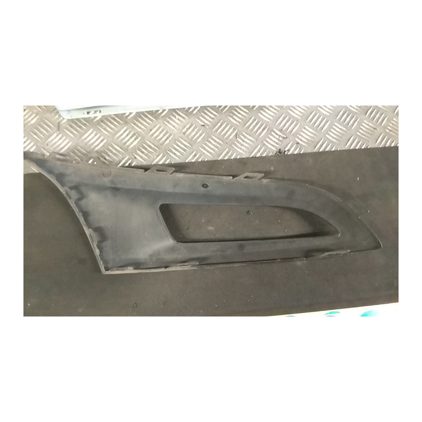 GRIGLIA LAT. PARAURTI ANT. S/FENDINEBBIA SX. 115 VOLKSWAGEN POLO (6R) (05/09-10/14) CGP 6R0853665C9B9