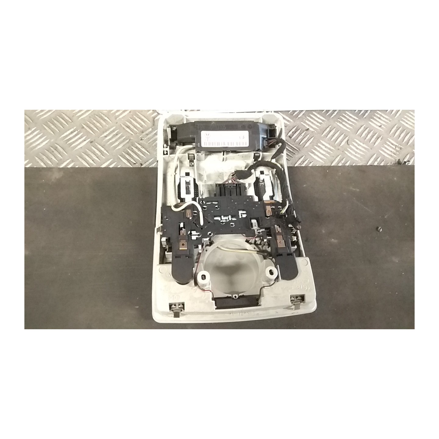 LUCE CORTESIA ANT. TETTO 118 AUDI A4 (8E) (10/04-02/08) BPW 8E0947135D6PS