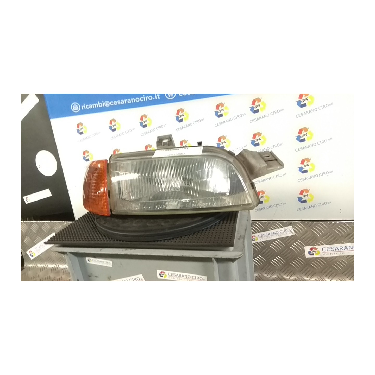 PROIETTORE DX. 064 FIAT PUNTO 1A SERIE (11/93-10/99) 176B2000 46402649