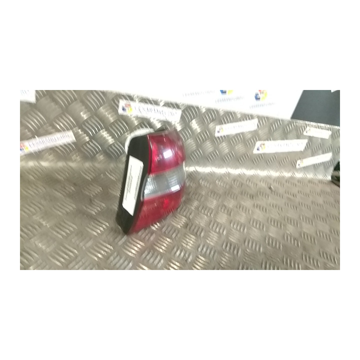 FANALE POST. PARTE EST. DX. 076 VOLVO V40 (04/00-03/04) D4192T3 30621888