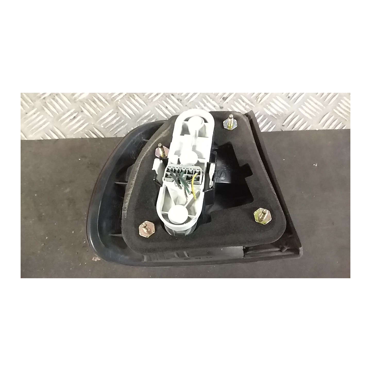 FANALE POST. PARTE EST. DX. 076 VOLVO V40 (04/00-03/04) D4192T3 30621888