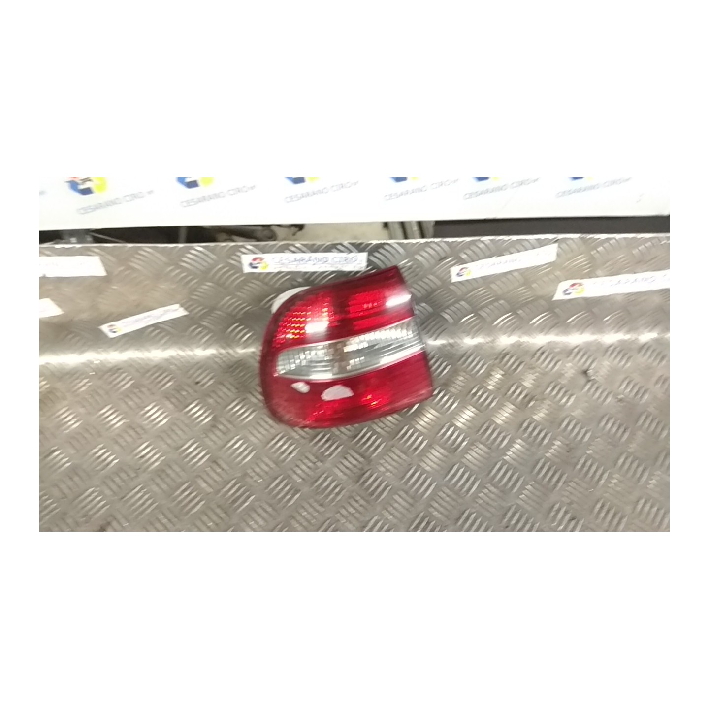 FANALE POST. PARTE EST. SX. 077 VOLVO V40 (04/00-03/04) D4192T3 30621887