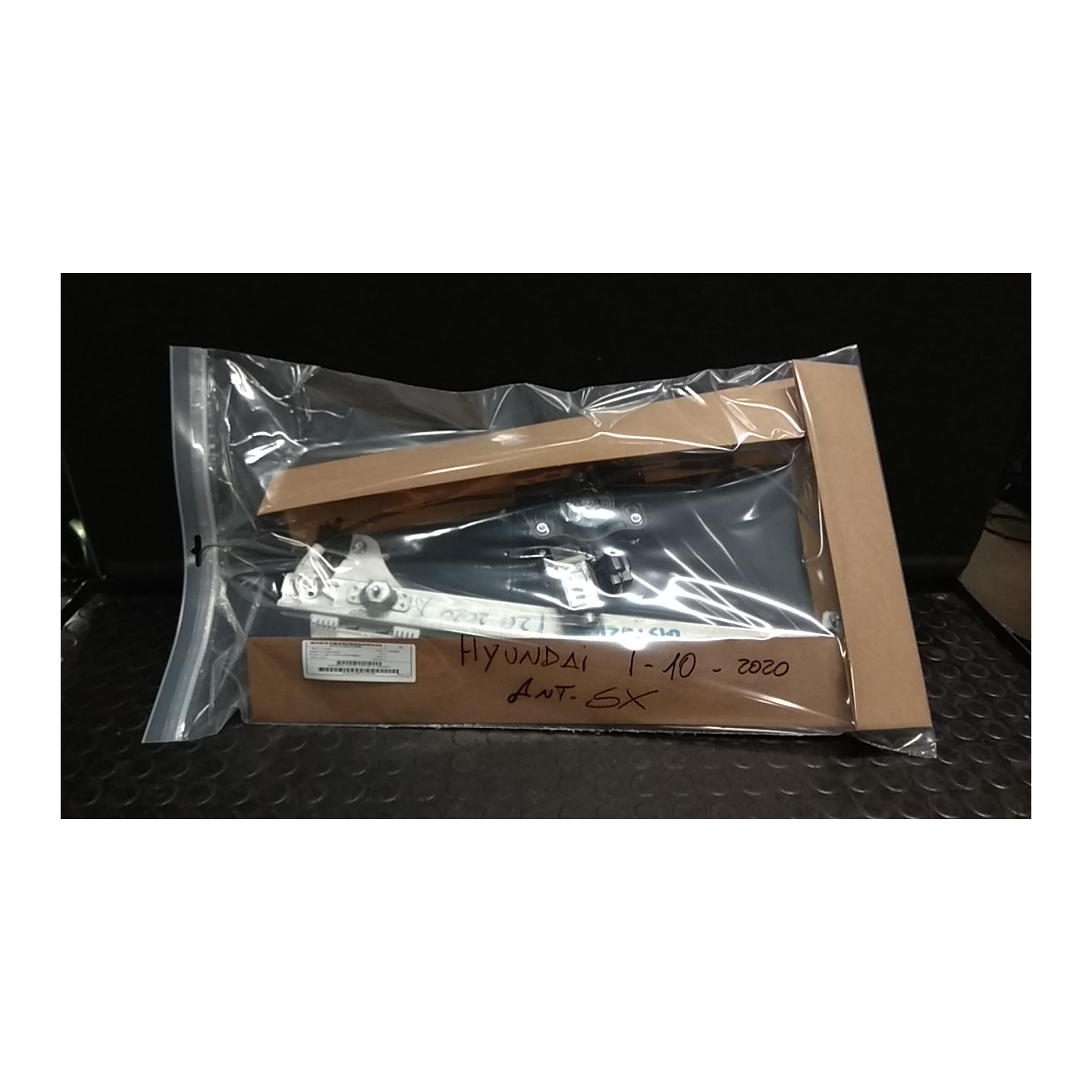 ALZACRISTALLO ELETTR. PORTA ANT. SX. 061 HYUNDAI I10 2020 (01/20-) G3LD 82403K6010