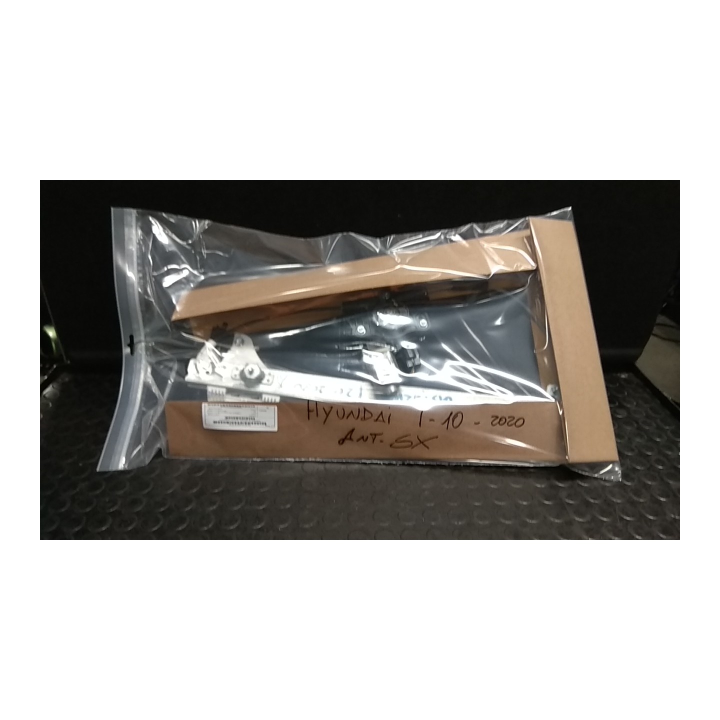 ALZACRISTALLO ELETTR. PORTA ANT. SX. 061 HYUNDAI I10 2020 (01/20-) G3LD 82403K6010