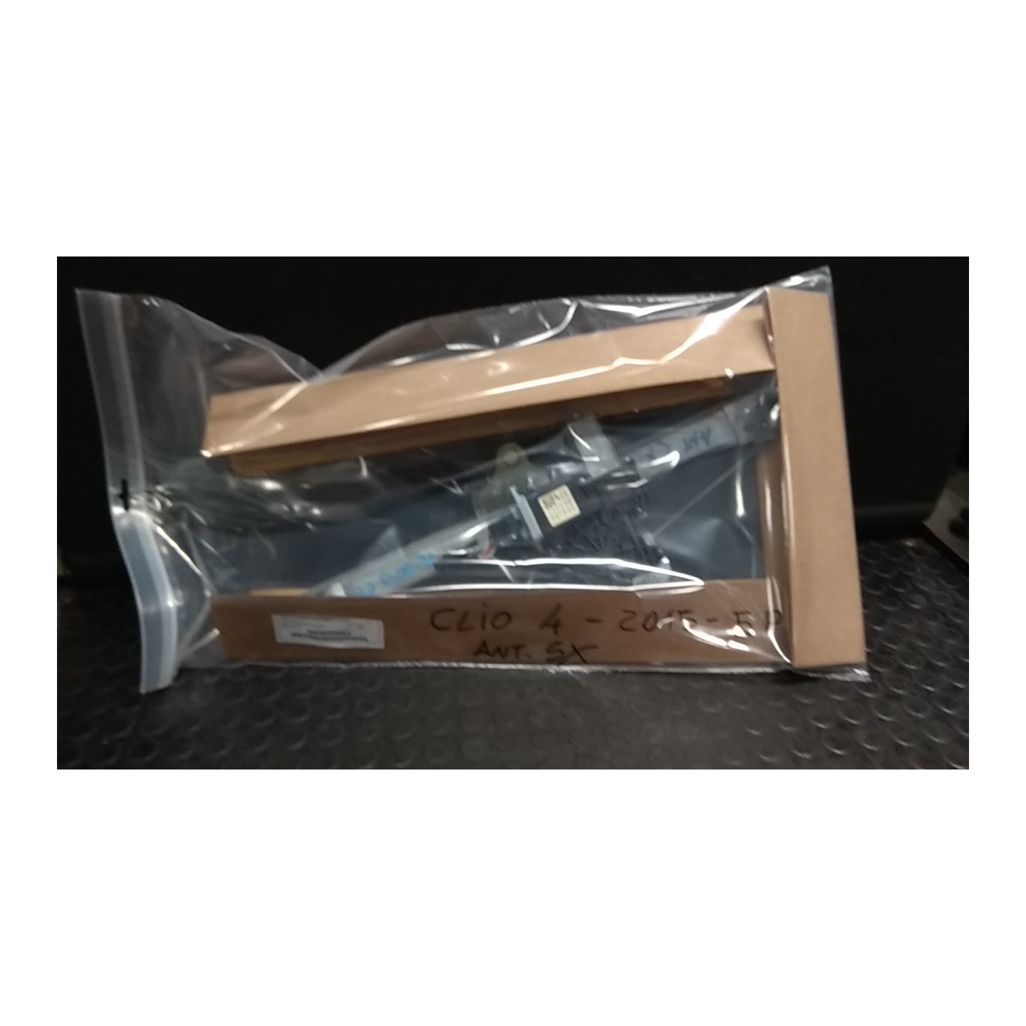 ALZACRISTALLO ELETTR. PORTA POST. C/MOTORINO SX. 022 RENAULT CLIO 4A SERIE (07/12-12/16) D4FD7 827010501R