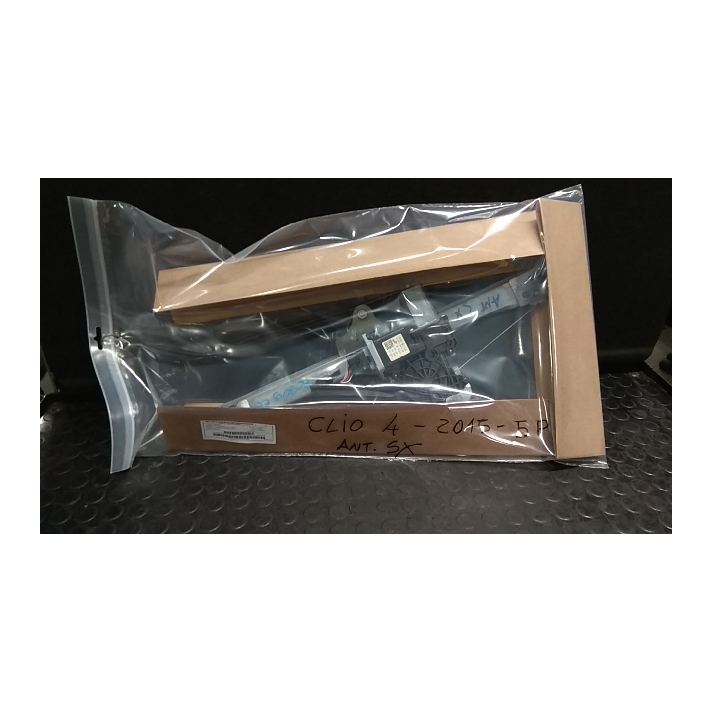ALZACRISTALLO ELETTR. PORTA POST. C/MOTORINO SX. 022 RENAULT CLIO 4A SERIE (07/12-12/16) D4FD7 827010501R