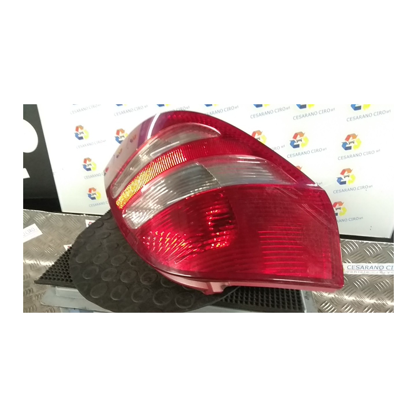 FANALE POST. P/AVANTGARDE SX. 044 MERCEDES-BENZ CLASSE A (W/C169) (07/04-04/13 266920 A1698202964