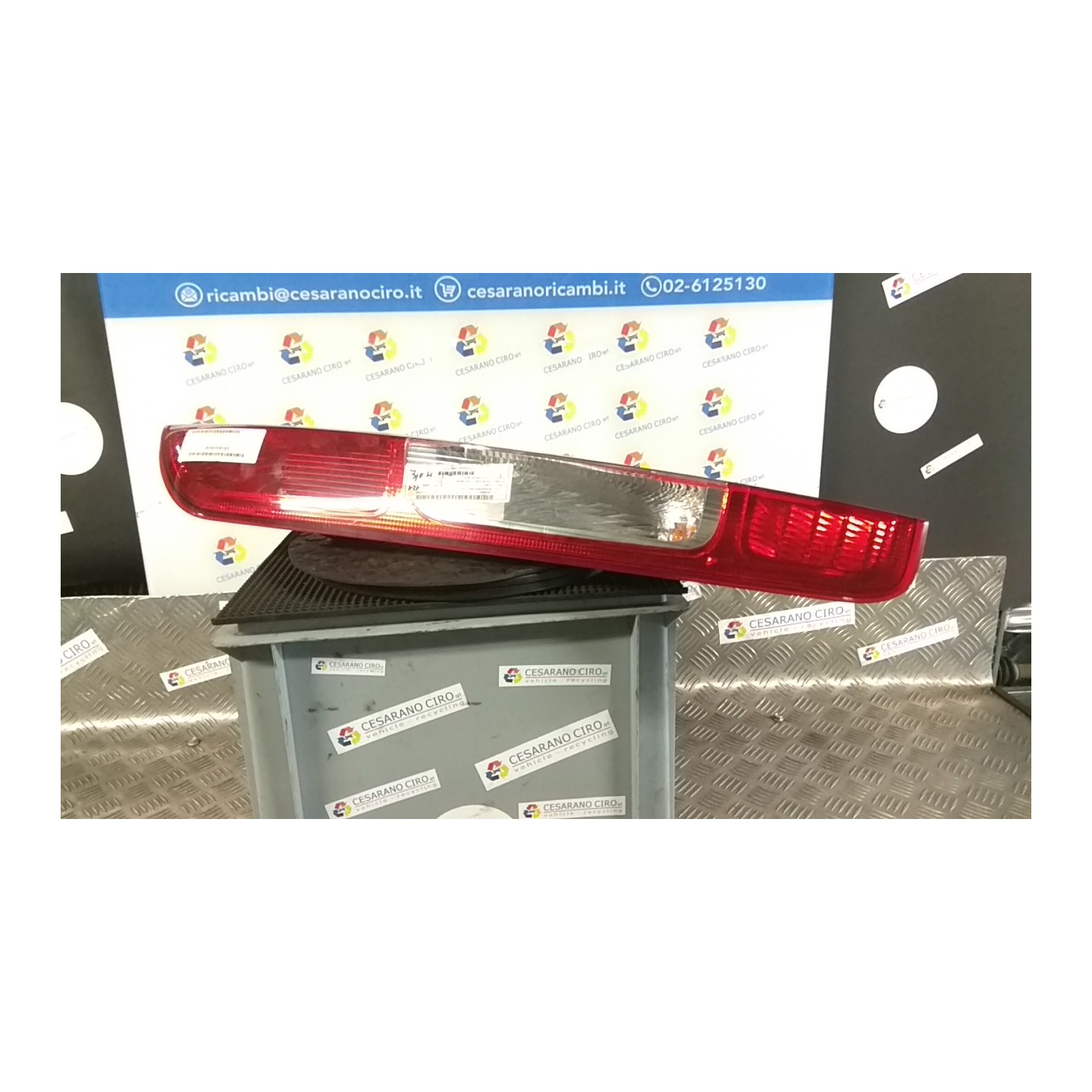FANALE POST. DX. 032 FORD FOCUS (CAP) (11/04-06/08) G8DB 1420450