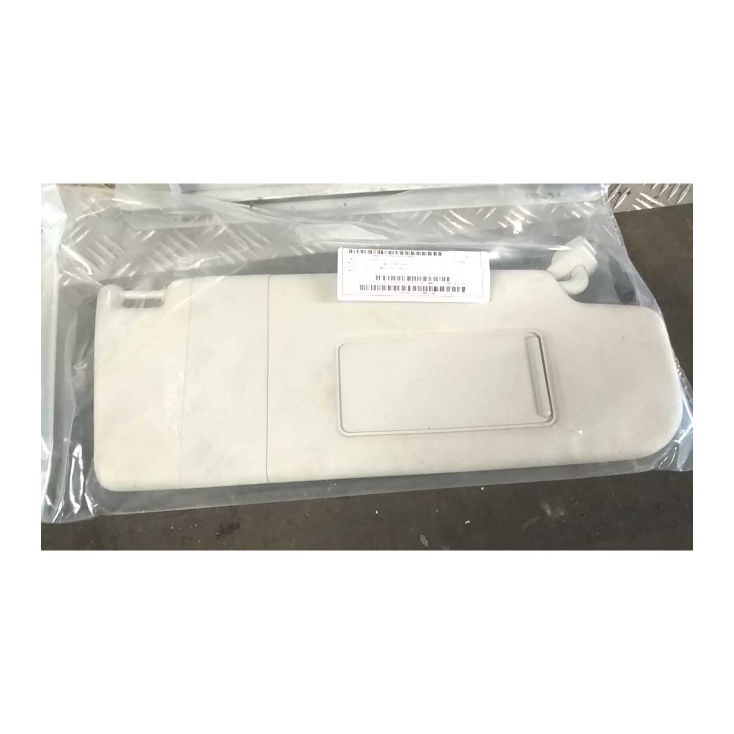ALETTA PARASOLE PARABREZZA GRIGIO/ILLUMIN. DX. 077 VOLKSWAGEN GOLF PLUS (5M) (01/05-04/09) BLF 1K0857552K2F4