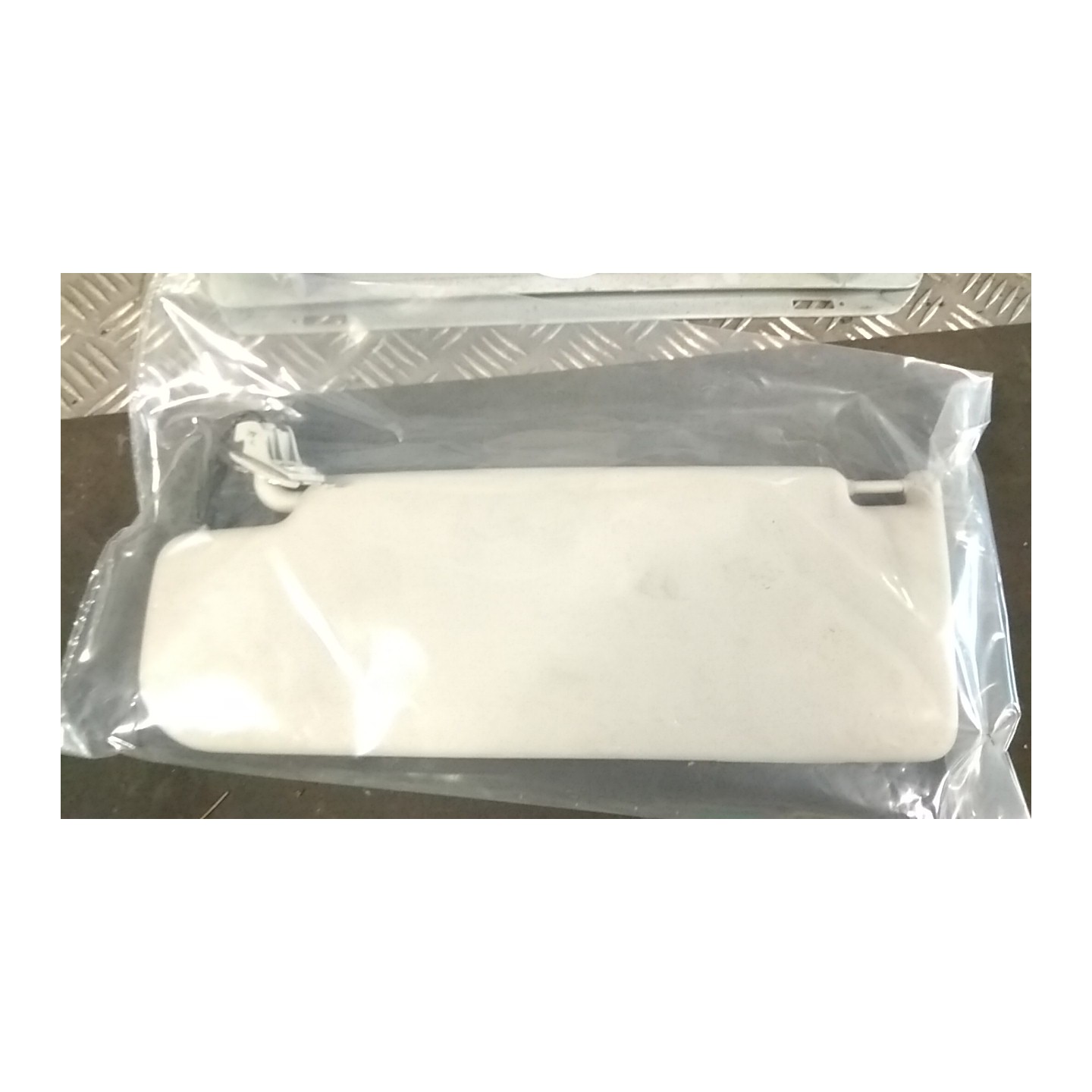 ALETTA PARASOLE PARABREZZA GRIGIO/ILLUMIN. DX. 077 VOLKSWAGEN GOLF PLUS (5M) (01/05-04/09) BLF 1K0857552K2F4