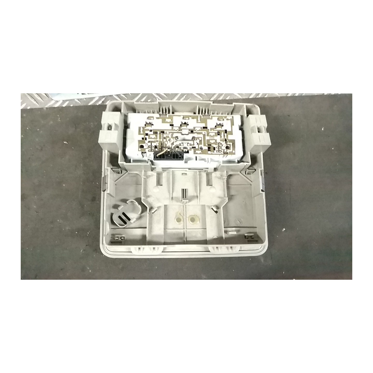 LUCE CORTESIA ANT. TETTO 101 CHEVROLET (DAEWOO) CRUZE SW (J308) (07/12-) A17DTS 22774329