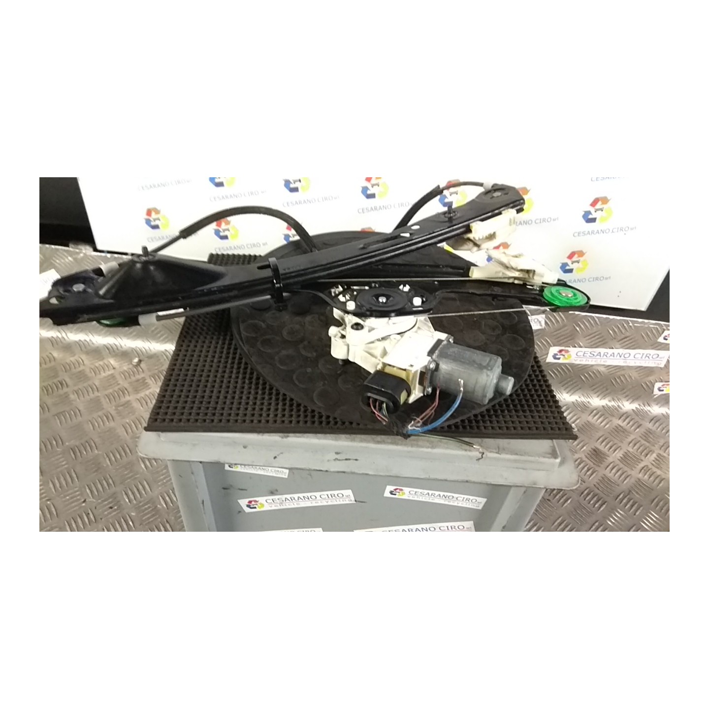 ALZACRISTALLO PORTA ANT. SX. 093 BMW SERIE 1 (E87) (09/04-03/07) N45B16A 51337138465