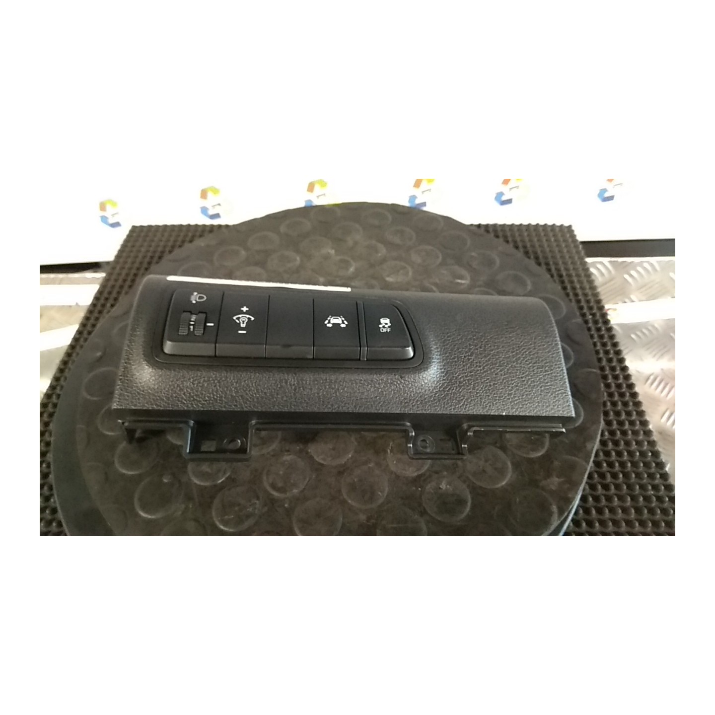 BLOCCO COMANDI MULTIFUNZIONI C/ALTEZZA REGOLABILE 094 HYUNDAI TUCSON (07/15-12/18) D4FD 93710D3300TRY