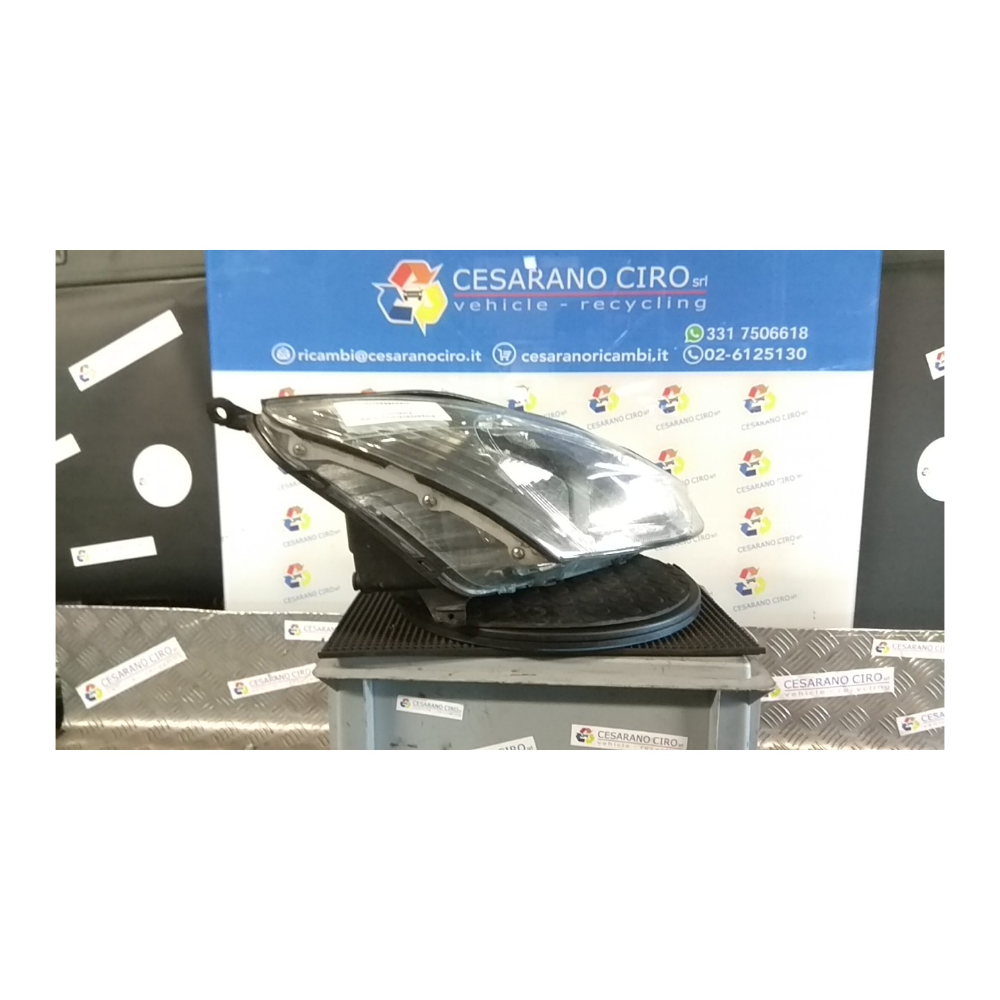 PROIETTORE C/REGOLAZ. MANUALE FARI SX. 079 FORD FOCUS (CAK) (10/98-03/02) FYDA 1152091