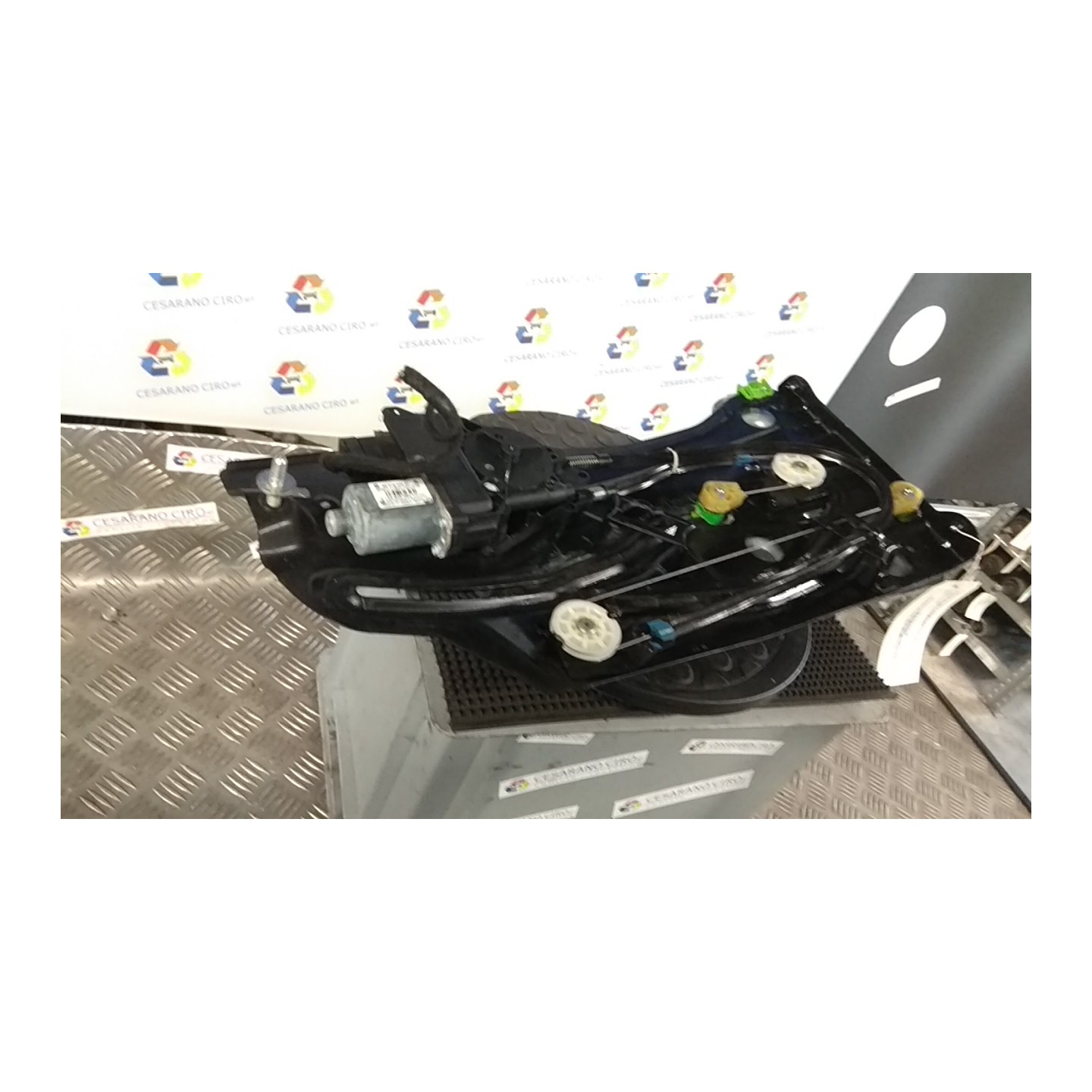 ALZACRISTALLO PARAFANGO POST. DX. 048 PEUGEOT 308 (08/07-03/14) 5FX 9224G8
