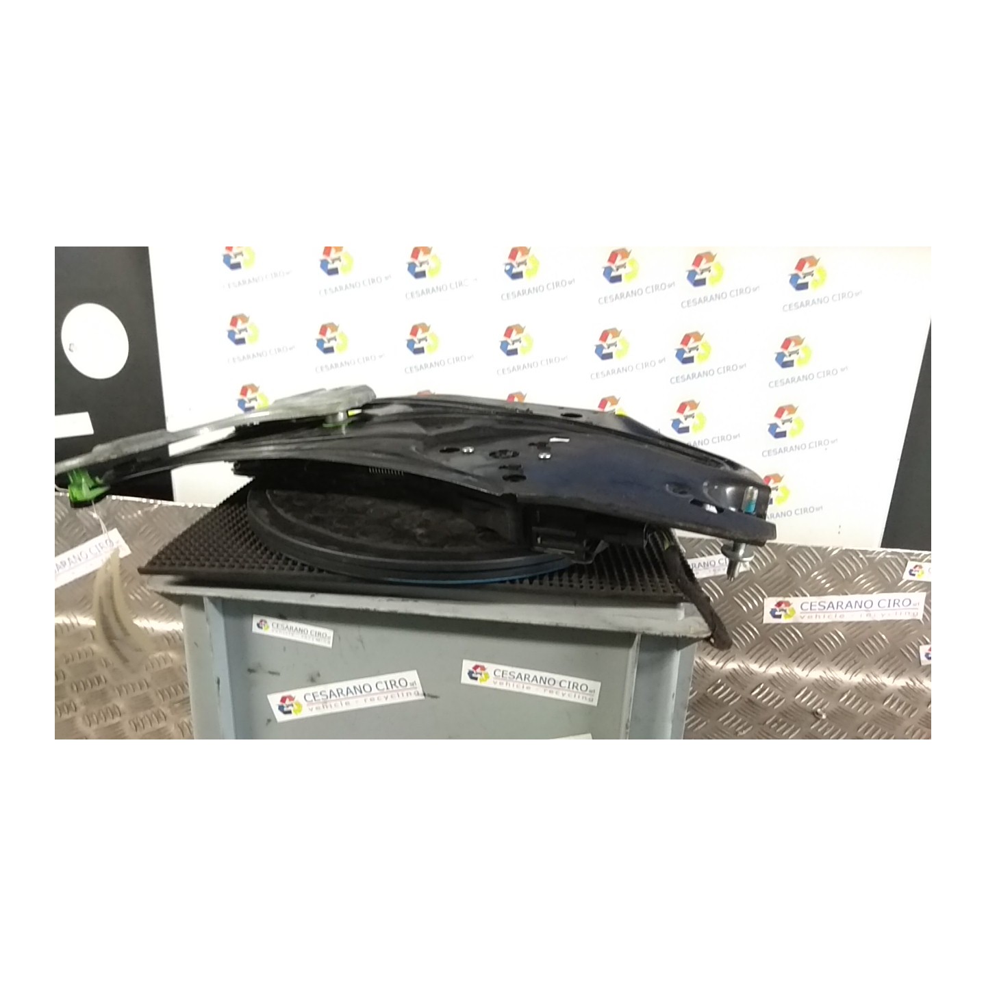 ALZACRISTALLO PARAFANGO POST. SX. 049 PEUGEOT 308 (08/07-03/14) 5FX 9223G4