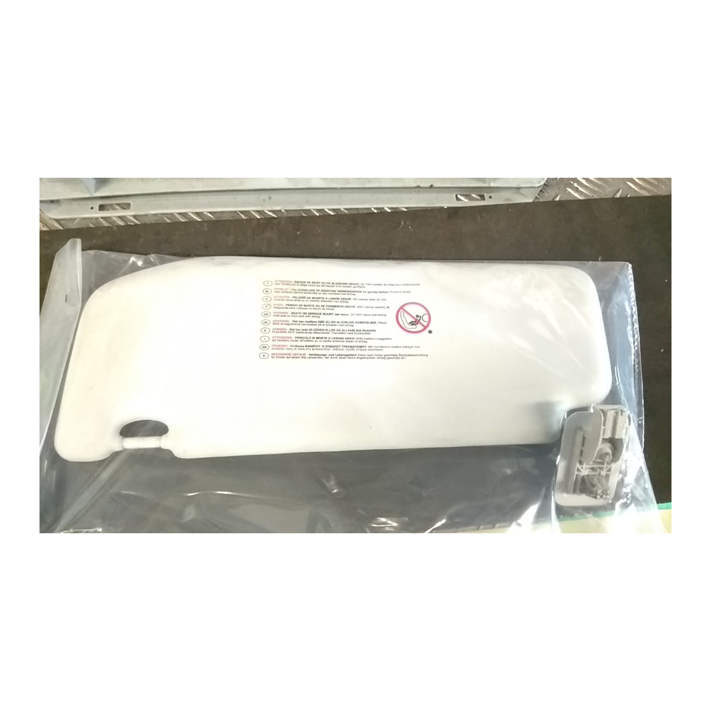 ALETTA PARASOLE PARABREZZA OCCULTABILE DX. 053 PEUGEOT 208 VAN-MIX (01/12-11/15) 8H01 16125932PR