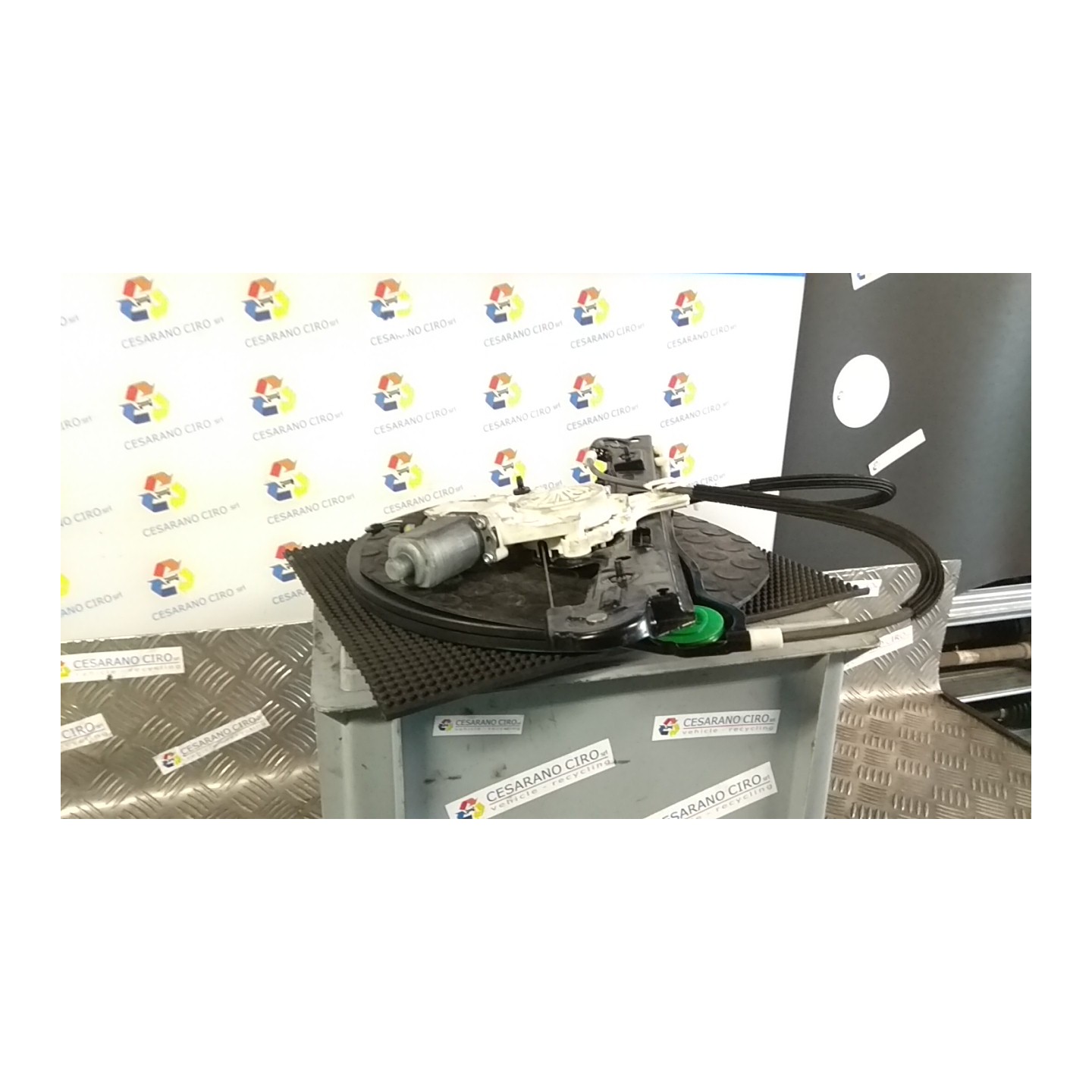 ALZACRISTALLO PORTA ANT. DX. 013 BMW SERIE 1 (E87) (09/04-03/07) N45B16A 51337138466
