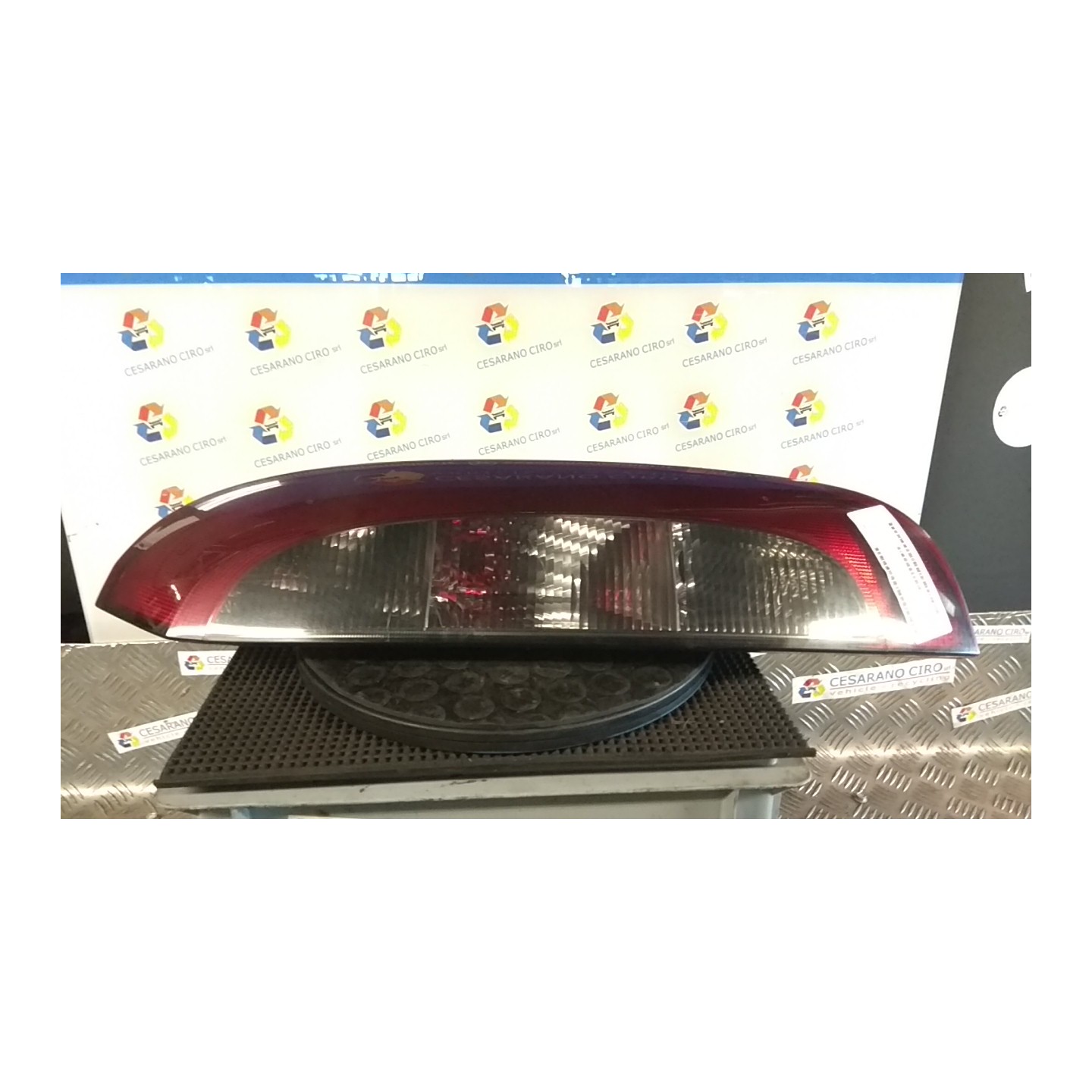 FANALE POST. TINTA SCURA DX. 041 OPEL CORSA (X01) (10/00-06/06) Z10XE 93170223
