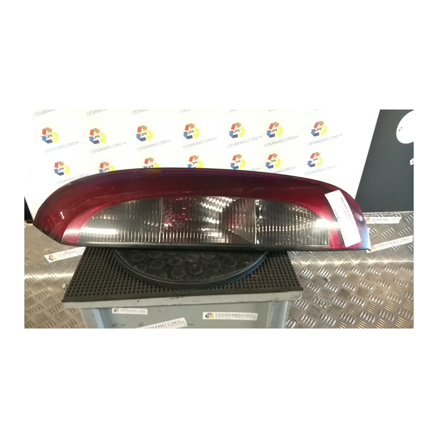 FANALE POST. TINTA SCURA DX. 041 OPEL CORSA (X01) (10/00-06/06) Z10XE 93170223