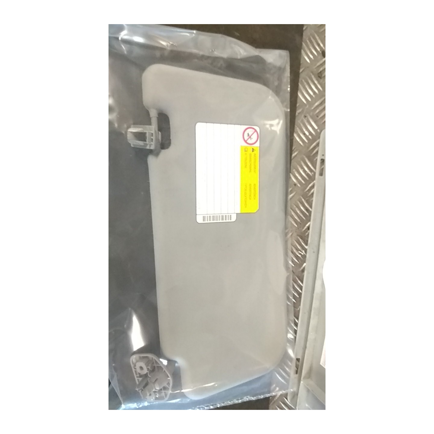 ALETTA PARASOLE PARABREZZA GRIGIO DX. 044 MITSUBISHI COLT 7A SERIE (06/04-12/09) 134910 MN164628HA