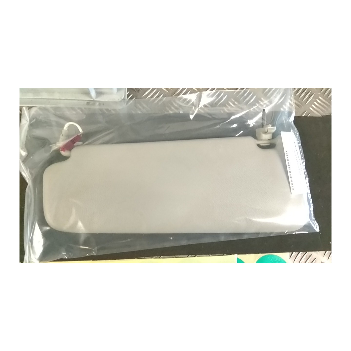 ALETTA PARASOLE PARABREZZA C/PELLE DAKOTA GRIGIO DX. 115 BMW SERIE 3 (E90/E91) (02/05-12/11 N47D20A 51166981650