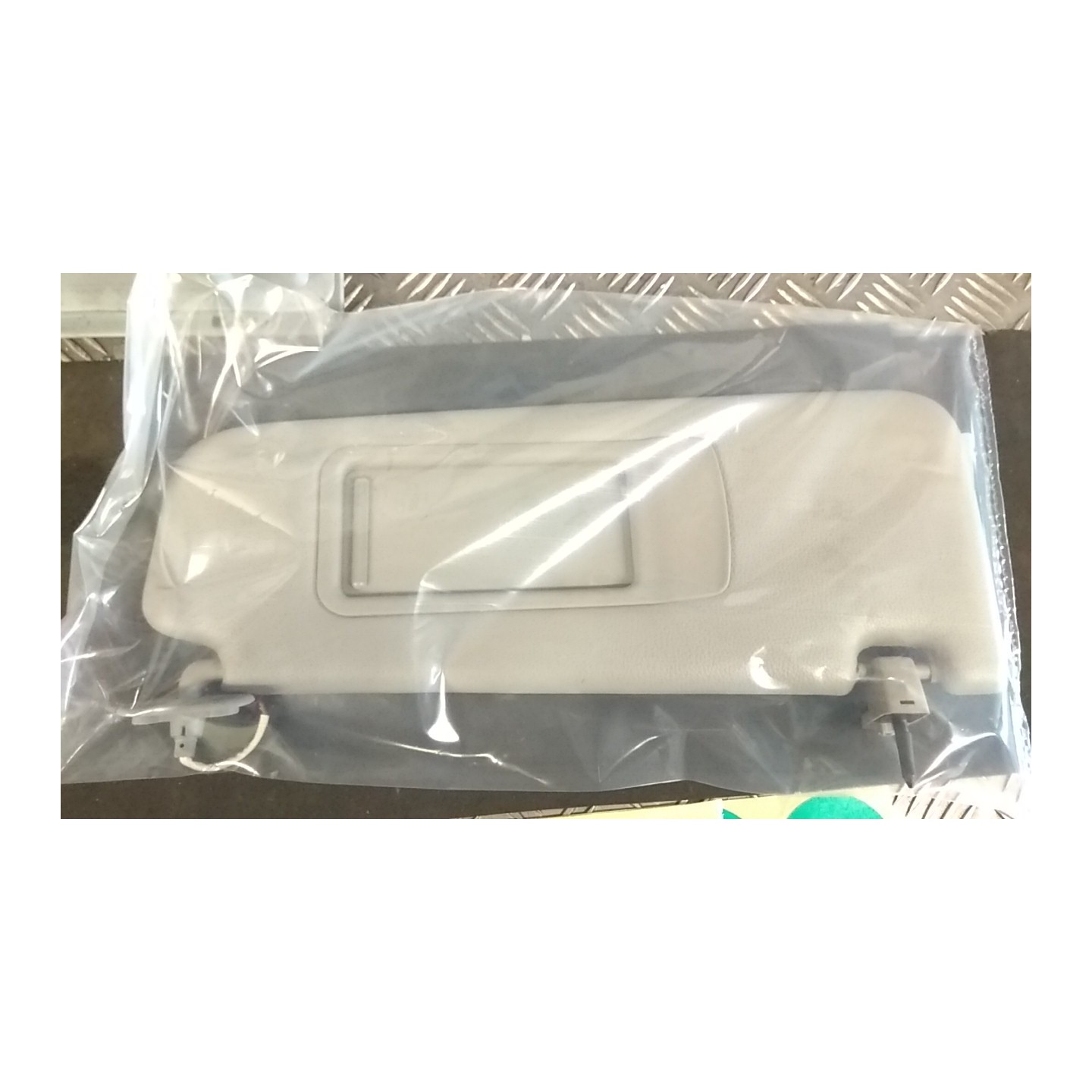 ALETTA PARASOLE PARABREZZA C/PELLE DAKOTA GRIGIO DX. 115 BMW SERIE 3 (E90/E91) (02/05-12/11 N47D20A 51166981650