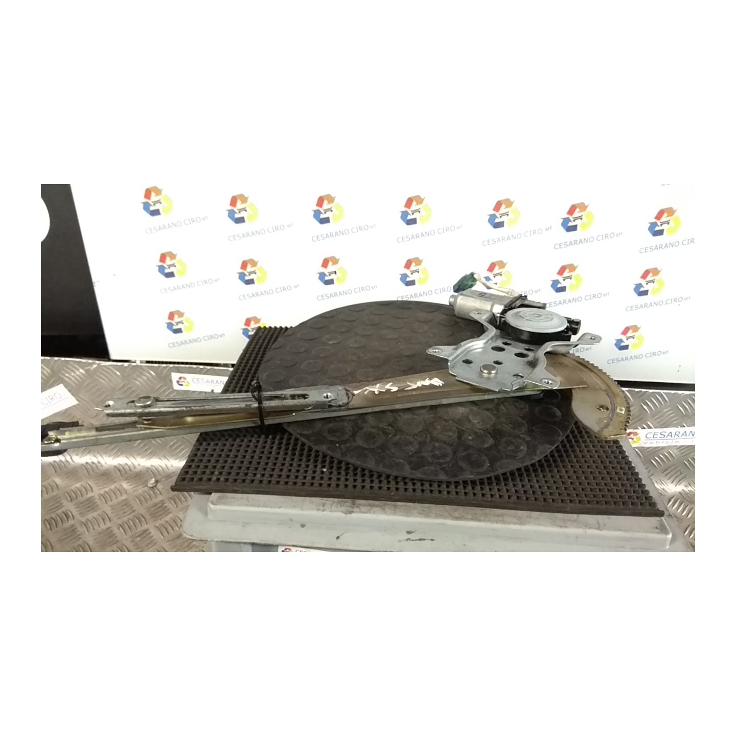 ALZACRISTALLO PORTA ANT. SX. 052 DAIHATSU TERIOS 1A SERIE (09/97-10/06) K3 6980287401000