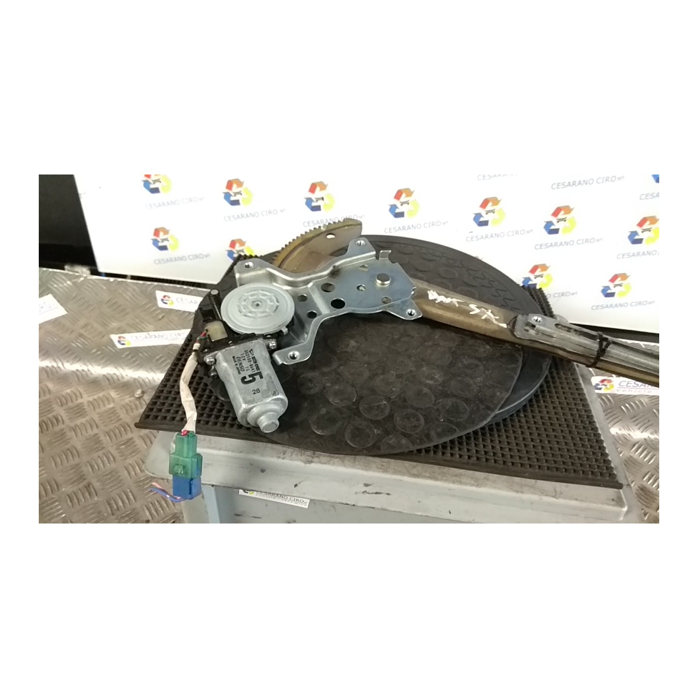 ALZACRISTALLO PORTA ANT. SX. 052 DAIHATSU TERIOS 1A SERIE (09/97-10/06) K3 6980287401000