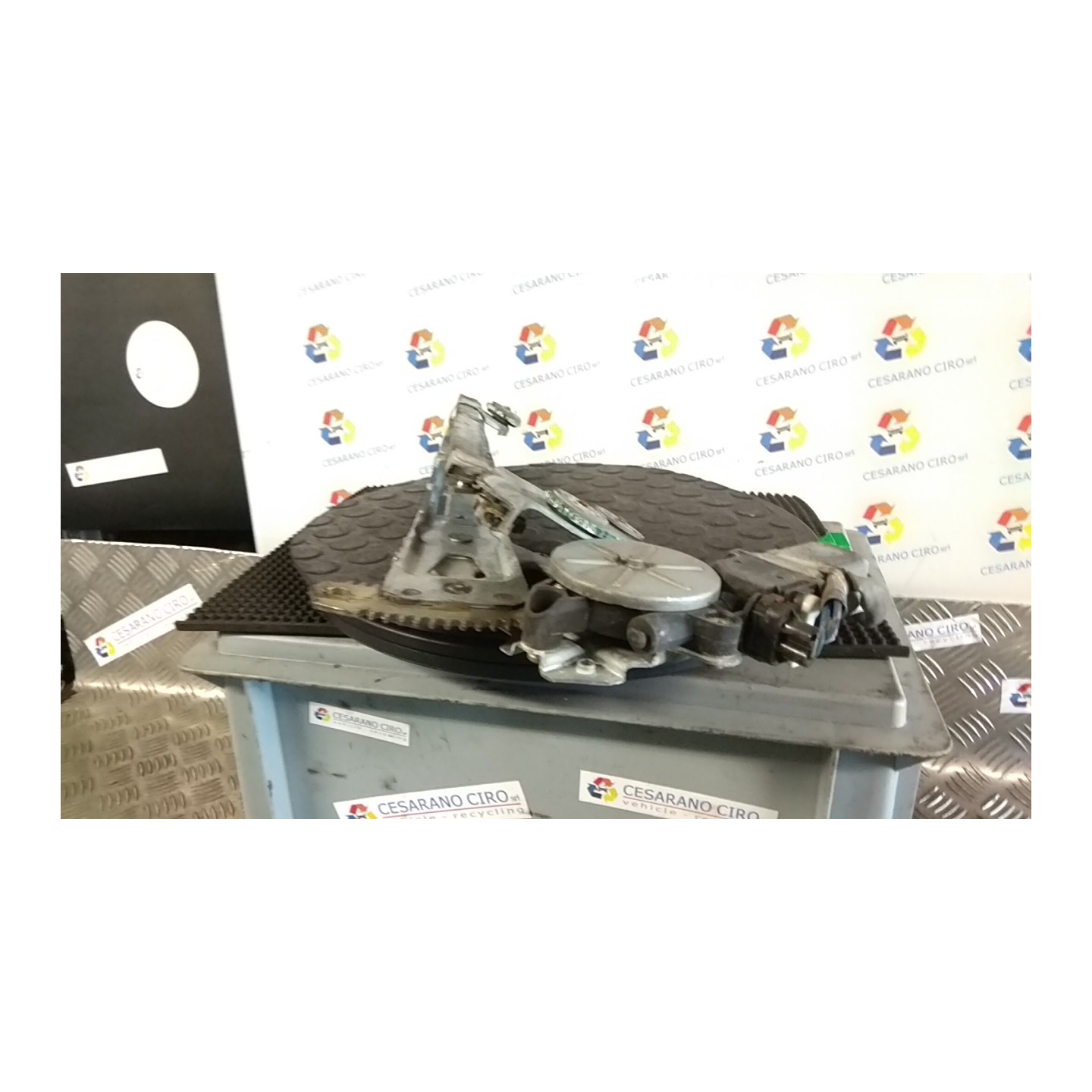 ALZACRISTALLO ELETTR. PORTA POST. DX. 022 SUBARU IMPREZA 1A SERIE (07/94-12/00 EJ16 63112FA000