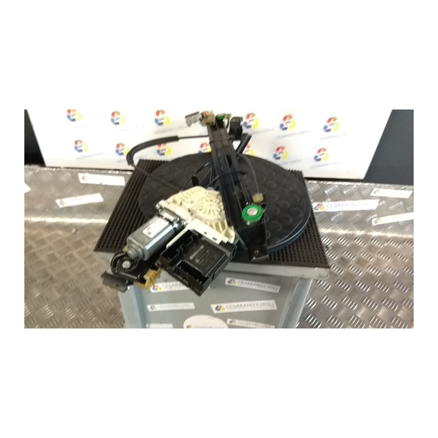 ALZACRISTALLO ELETTR. PORTA ANT. DX. 008 SEAT LEON (1P) (06/05-02/13) BLS 1P0837462A
