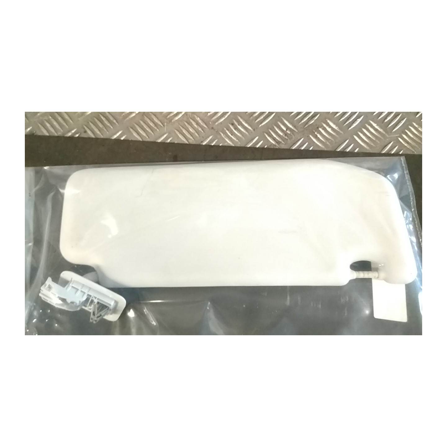 ALETTA PARASOLE PARABREZZA OCCULTABILE SX. 068 PEUGEOT 208 (01/12-11/15) HM01 16125932PR