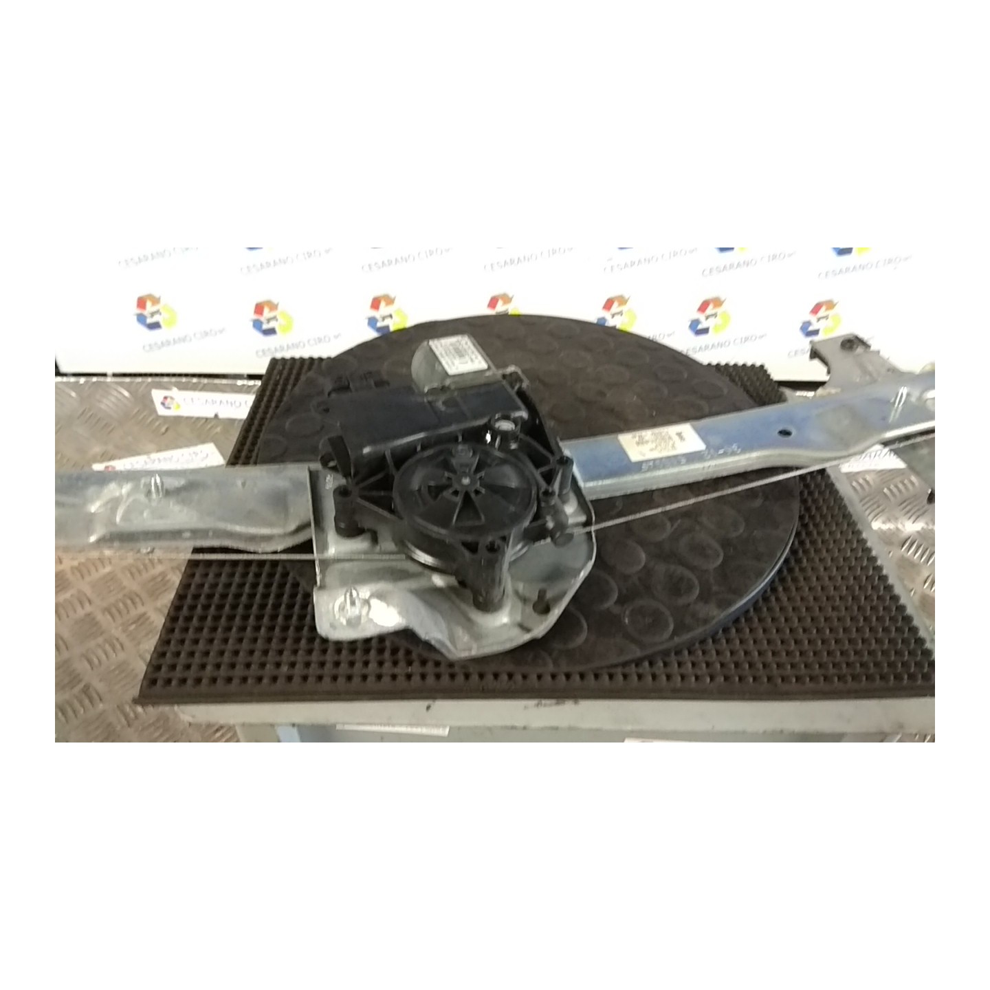 ALZACRISTALLO ELETTR. PORTA ANT. C/MOTORINO SX. 069 PEUGEOT 208 (01/12-11/15) HM01 9673154480