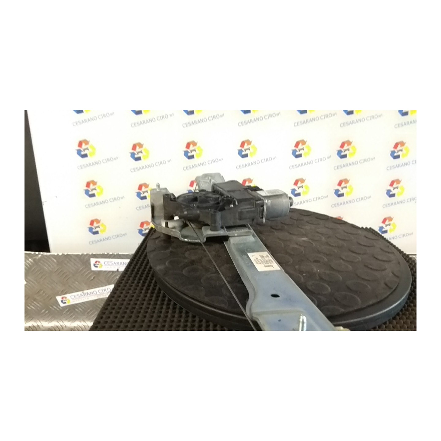 ALZACRISTALLO ELETTR. PORTA ANT. C/MOTORINO SX. 069 PEUGEOT 208 (01/12-11/15) HM01 9673154480