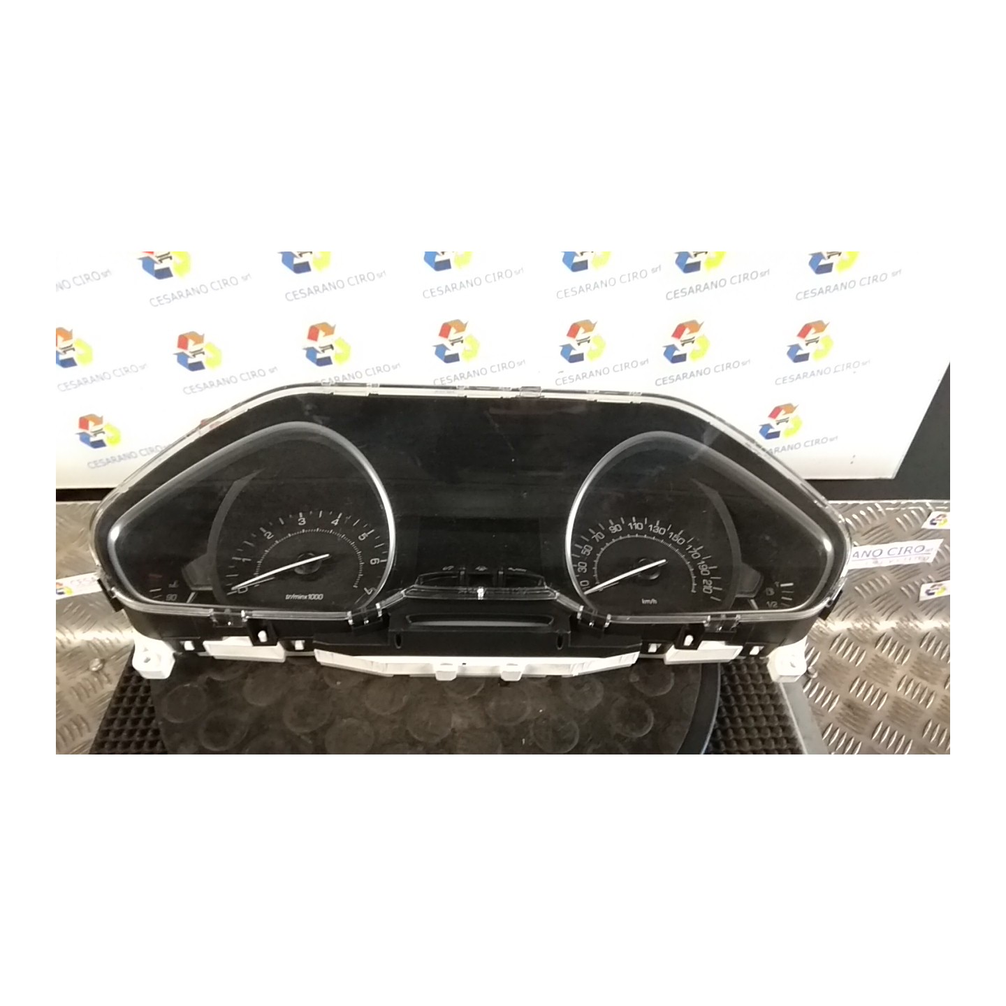 QUADRO STRUMENTI COMPL. 075 PEUGEOT 208 (01/12-11/15) HM01 9805399980
