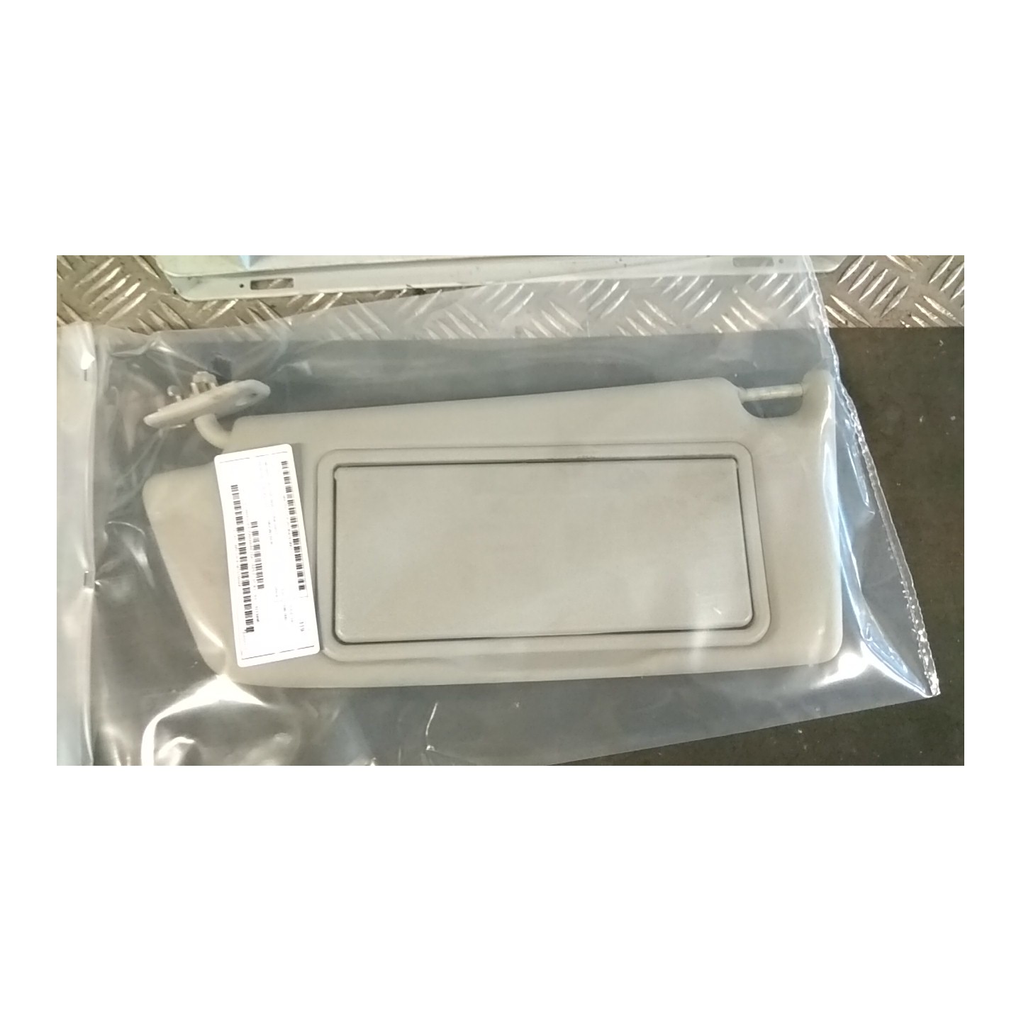 ALETTA PARASOLE PARABREZZA C/SPECCH. ILL. SX. 121 OPEL ASTRA (A04) (01/04-03/11) Z16XER 13233496