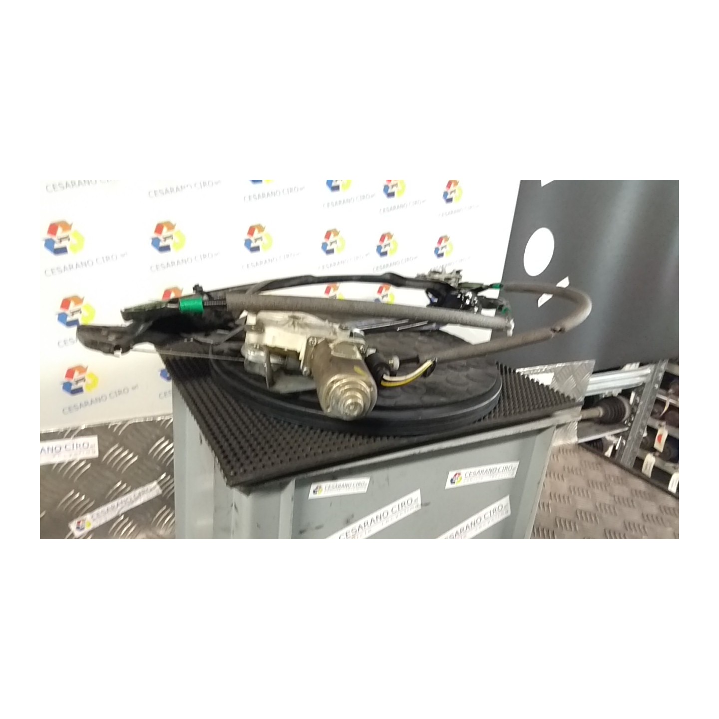 ALZACRISTALLO ELETTR. PORTA ANT. C/MOTORINO DX. 263 FORD FOCUS (CAK) (10/01-04/05) FYDB 1331612