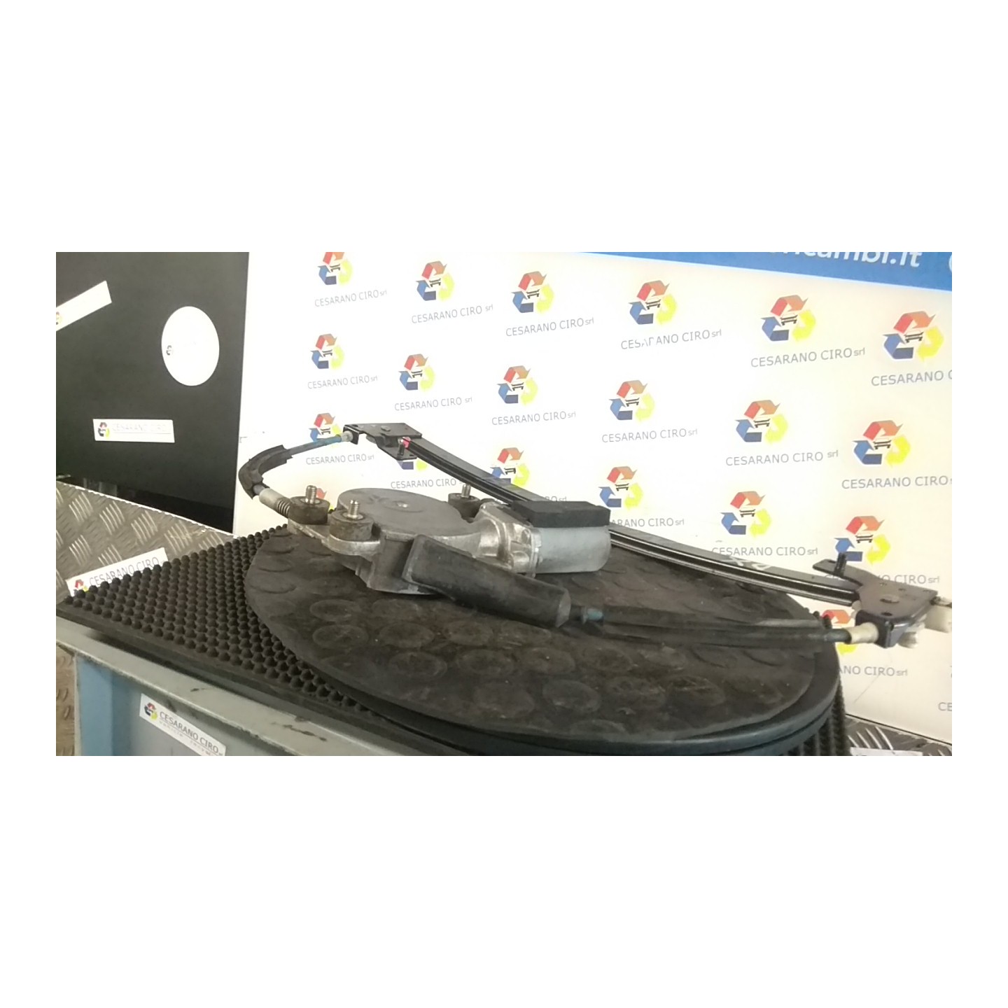 ALZACRISTALLO ELETTR. PORTA ANT. CON MOTORINO DX. 122 ALFA ROMEO 147 (W8) (08/00-01/06) AR32104 46751870