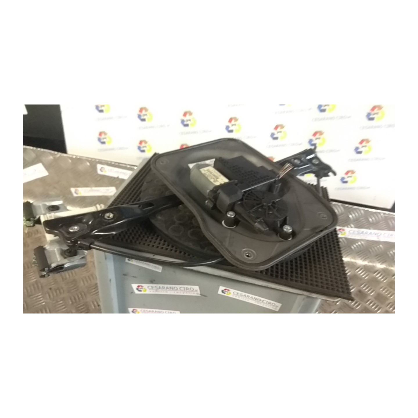 ALZACRISTALLO ELETTR. PORTA ANT. DX. 159 SKODA ROOMSTER (5J) (07/06-12/10) BXW 5J7837462