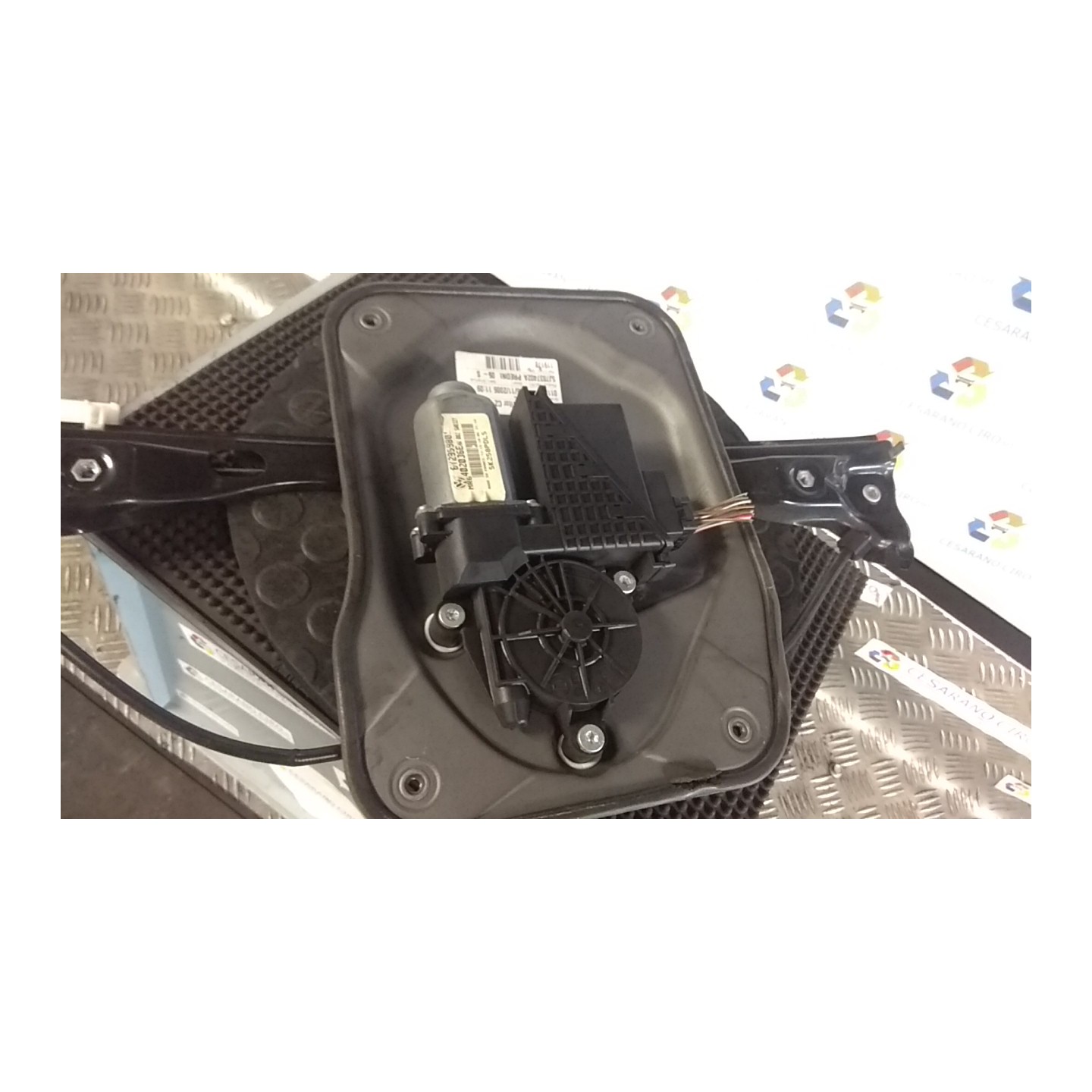 ALZACRISTALLO ELETTR. PORTA ANT. DX. 159 SKODA ROOMSTER (5J) (07/06-12/10) BXW 5J7837462