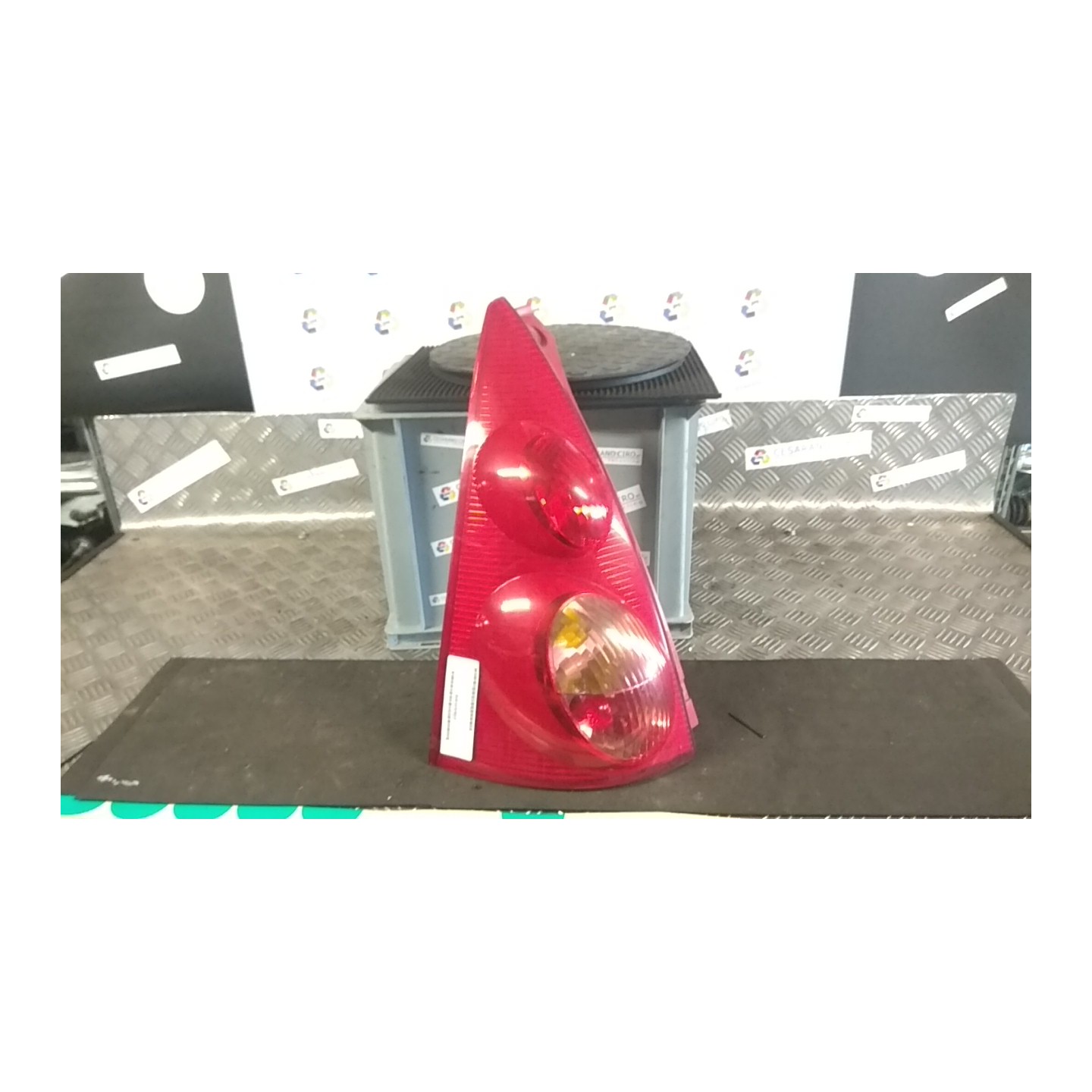 FANALE POST. SX. 076 PEUGEOT 107 (06/05-) 1KR 6350X6