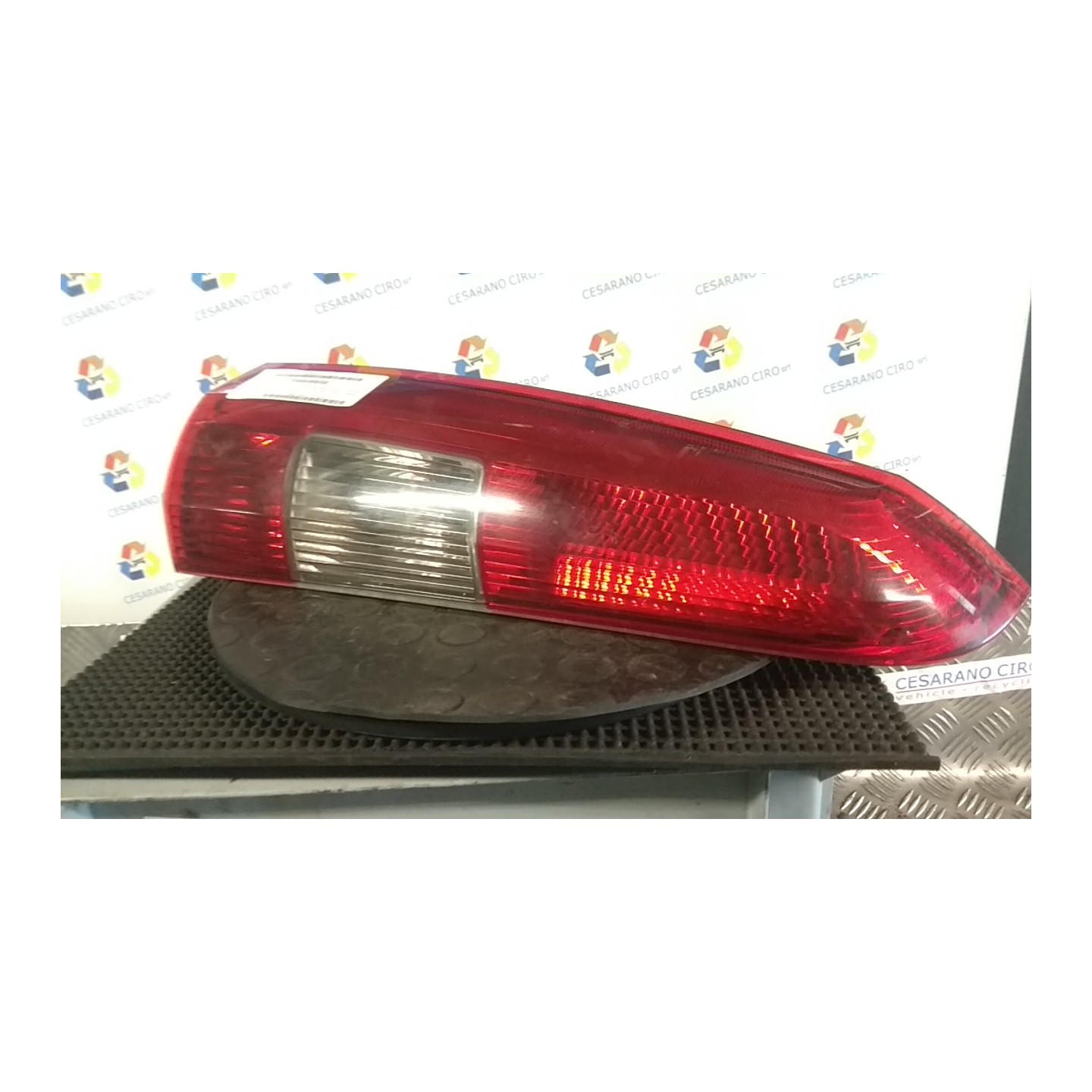 FANALE POST. PARTE SUP. SX. 083 VOLVO V70/XC70 (01/00-10/07) D5244T 9483688