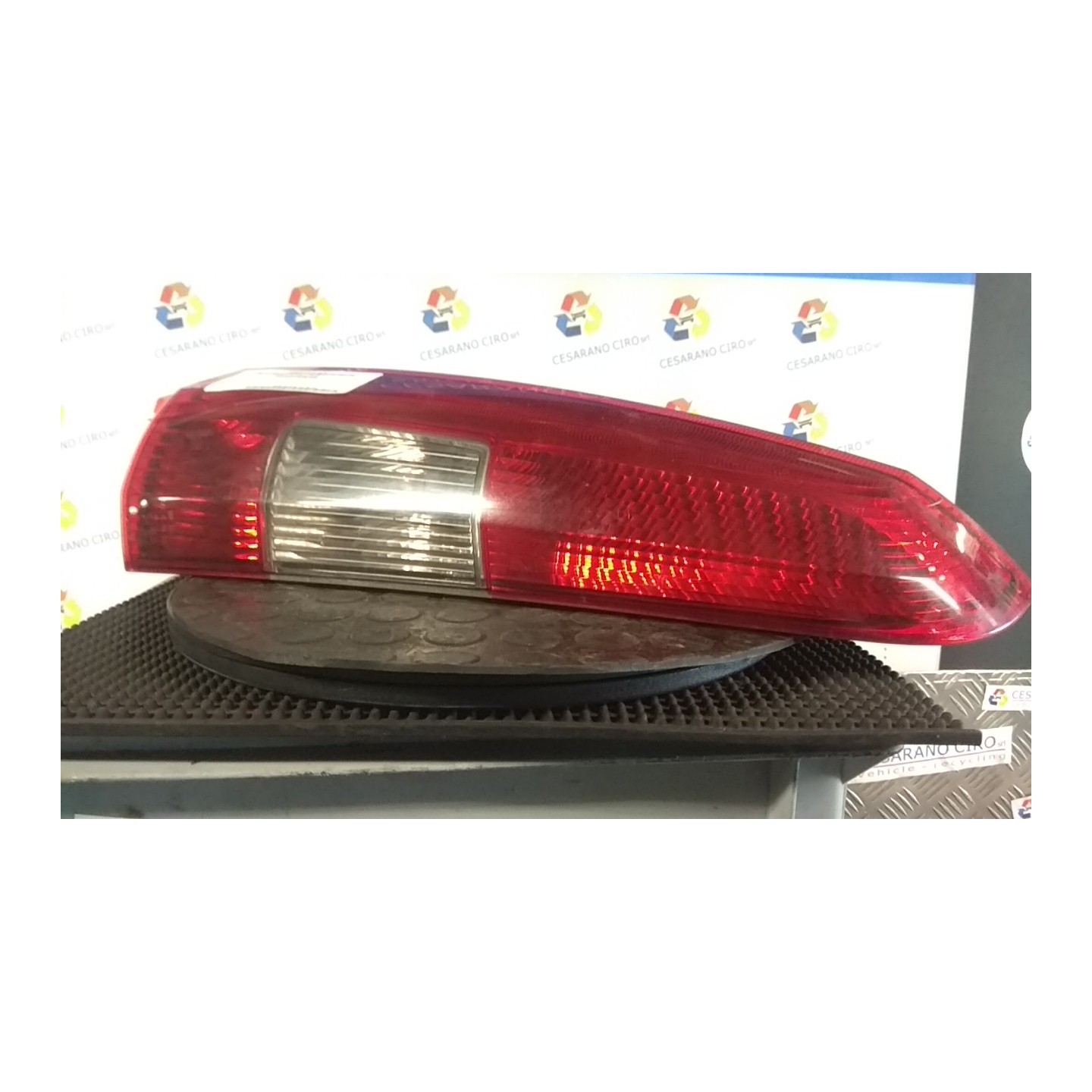 FANALE POST. PARTE SUP. SX. 083 VOLVO V70/XC70 (01/00-10/07) D5244T 9483688