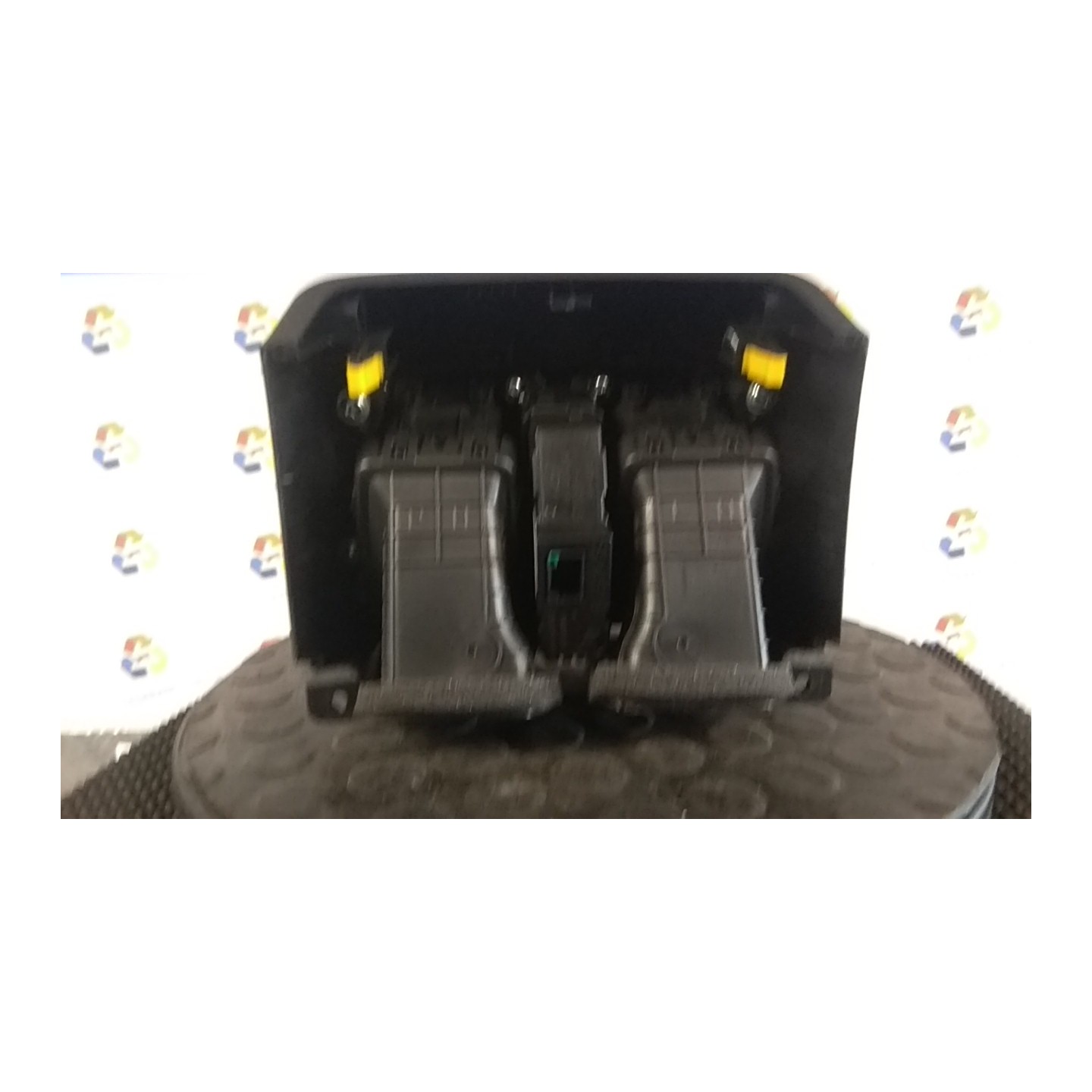 BOCCHETTA ARIA POST. CONSOLLE CENTR. 039 HYUNDAI TUCSON (12/20-) G4FU 97040N7000NNB