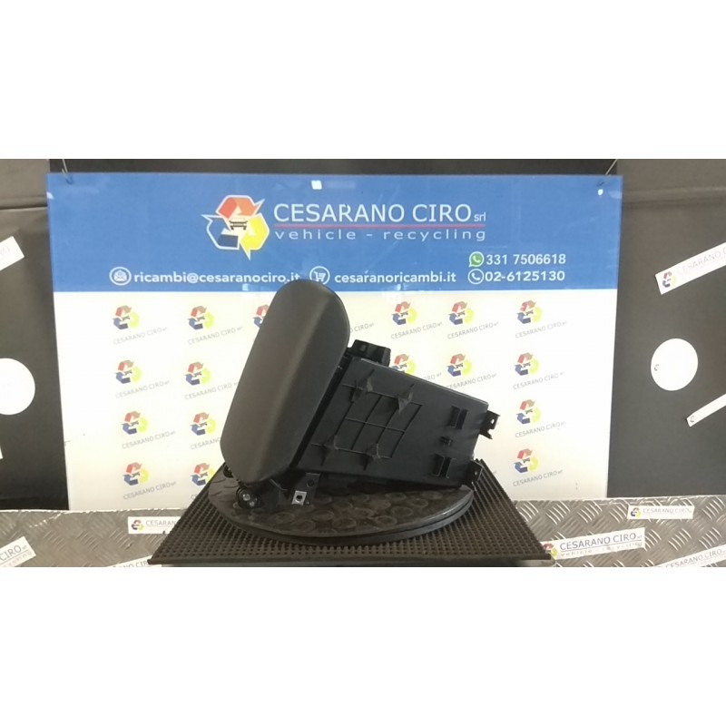 VANO PORTAOGGETTI APPOGGIABRACCIO CONSOLLE CENTR. P/BLOCCO FRIZIONE 063 HYUNDAI TUCSON (12/20-) G4FU 84680N7210NNB